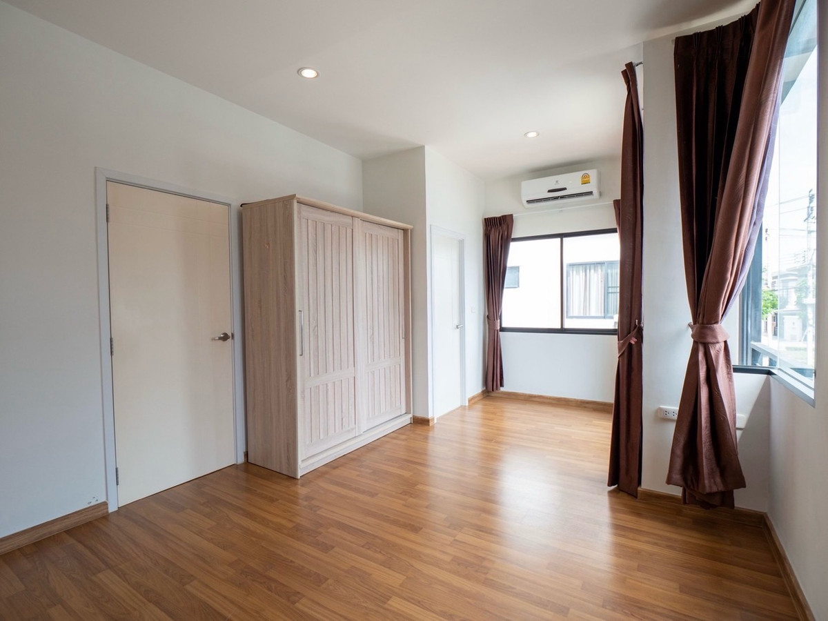 House for sale The Trust Ratchaphruek - Rattanathibet Corner house, good location, ready to move in. Loading...