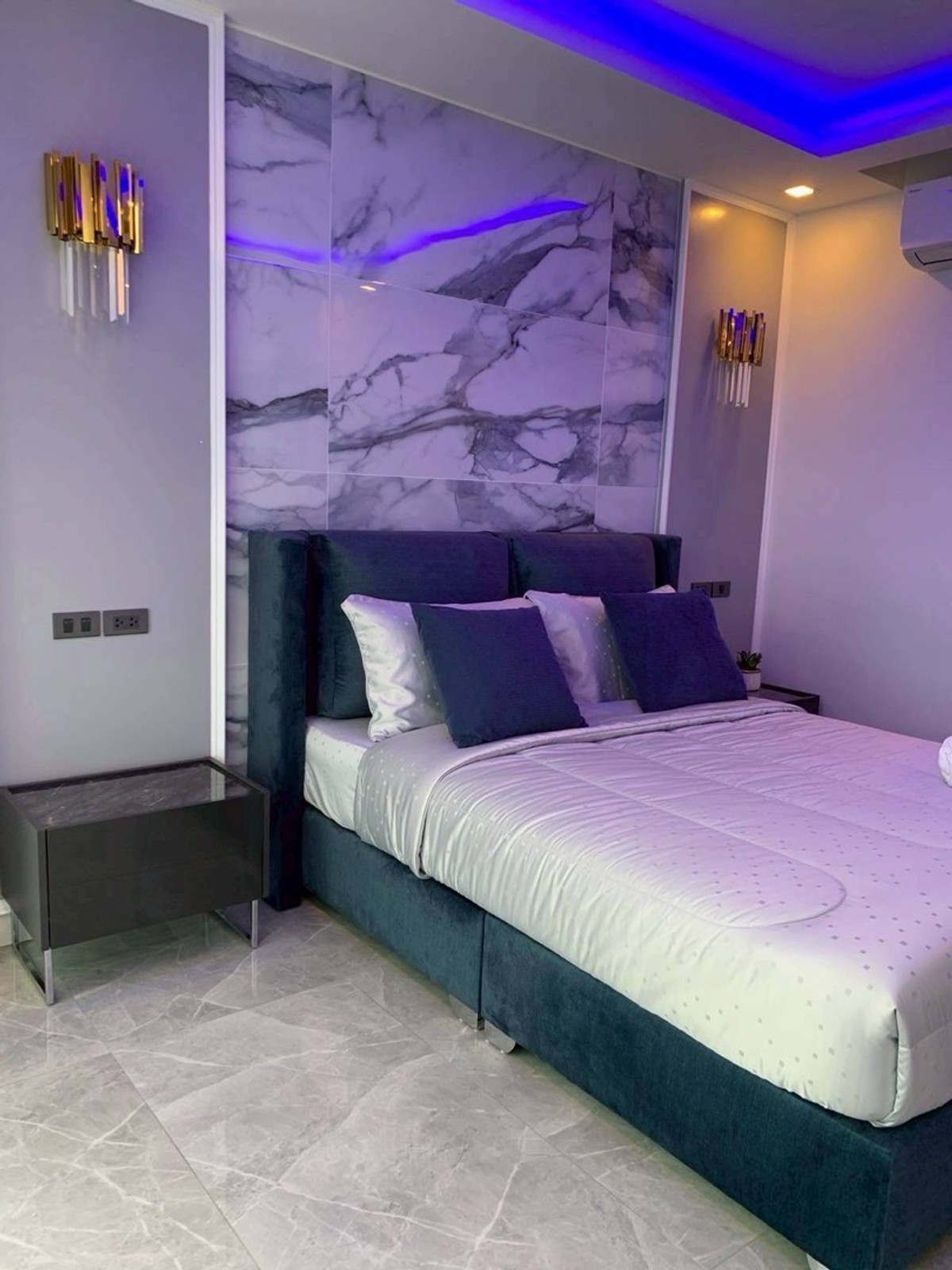 ขายบ้านพัทยา บางแสน ชลบุรี สัตหีบ : ขายบ้านเดี่ยวสุดหรู โครงการ Viewpoint village ขนาด 82.2 ตร.ว. พื้นที่ใช้สอย 240 ตร.ม. 5 ห้องนอน 5 ห้องน้ำ บิ้วอินทั้งหลัง มีสระว่ายน้ำในตัว ราคาพิเศษ 16,900,000 บาท