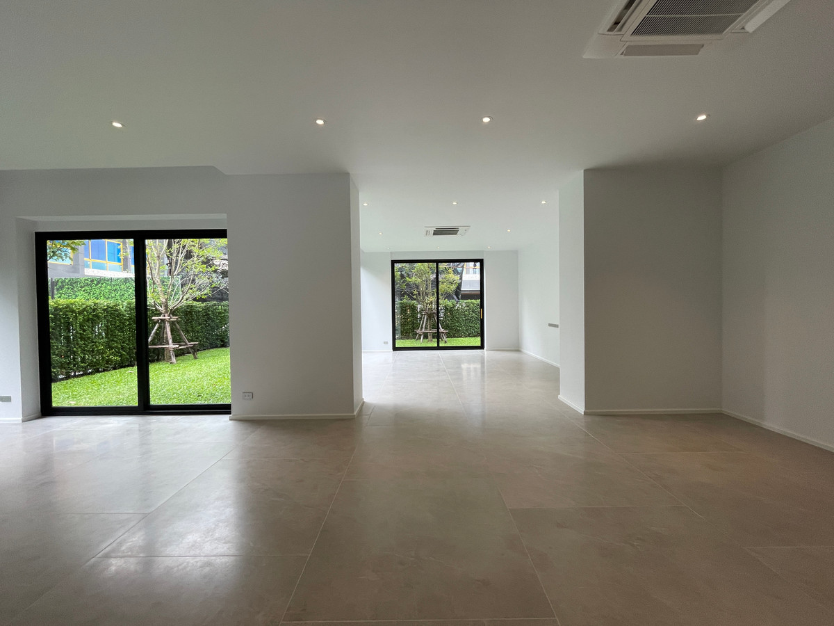 ขายบ้านเลียบทางด่วนรามอินทรา :  ขายบ้านเดี่ยวหรู Azure – CIRA Residences “The Pinnacle of Timeless Luxury Living บน ทำเลทองเลียบด่วน เอกมัย-รามอินทรา”สัมผัสชีวิตเหนือระดับกับ “ Azure” บ้านเดี่ยว 3.5 ชั้น ภายใต้แนวคิด “Resonate Life-Utmost”