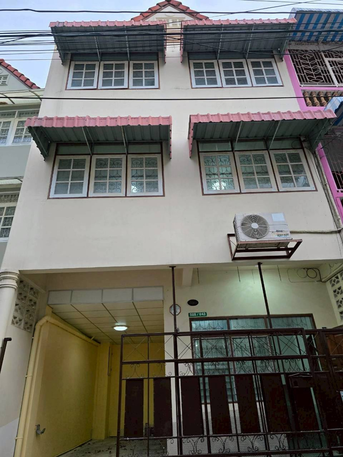 ขายทาวน์โฮมปิ่นเกล้า จรัญสนิทวงศ์ : 94902 - ขายทาวน์เฮ้าส์ทำเลดี 3 ชั้น 21ตร.วา ซ.ศิริไพลิน จรัญสนิทวงศ์ 75 (แยก 19) หลัง สน.นครบาลบางพลัดใกล้ รพ.ยันฮี