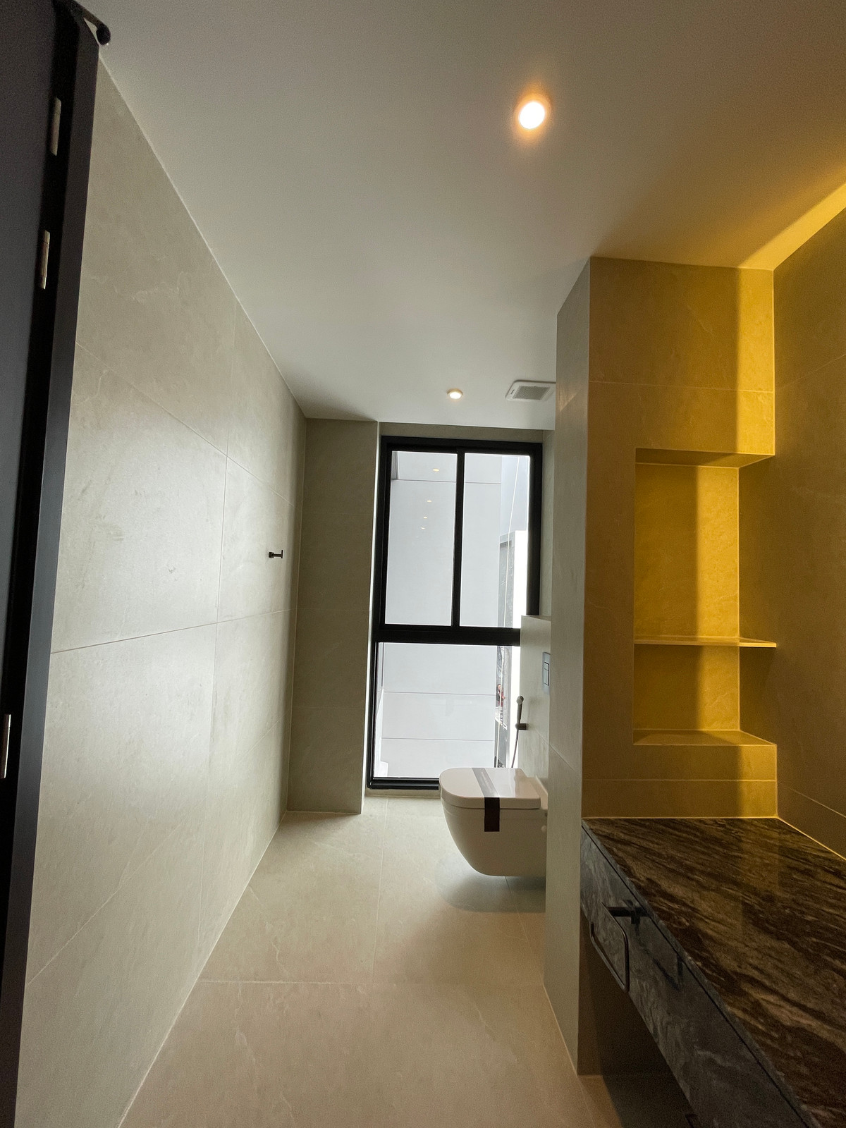 ขายบ้านเลียบทางด่วนรามอินทรา :  ขายบ้านเดี่ยวหรู Azure – CIRA Residences “The Pinnacle of Timeless Luxury Living บน ทำเลทองเลียบด่วน เอกมัย-รามอินทรา”สัมผัสชีวิตเหนือระดับกับ “ Azure” บ้านเดี่ยว 3.5 ชั้น ภายใต้แนวคิด “Resonate Life-Utmost”