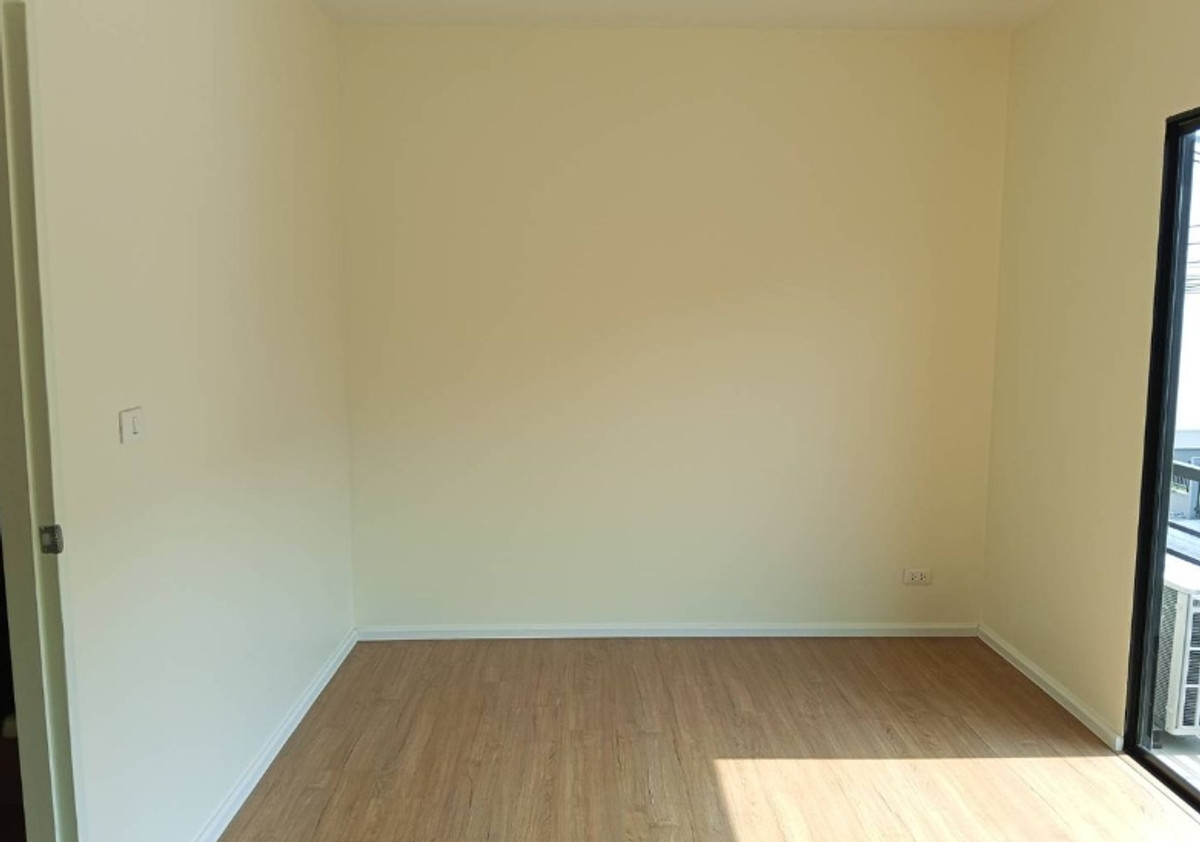 For SaleTownhomeRama5, Ratchapruek, Bangkruai : Baan Klang Muang Ratchapruek-Sathorn | Baan Klang Mueang Ratchapruek-Sathorn, corner plot, shady, private back house ** New condition, never lived in.