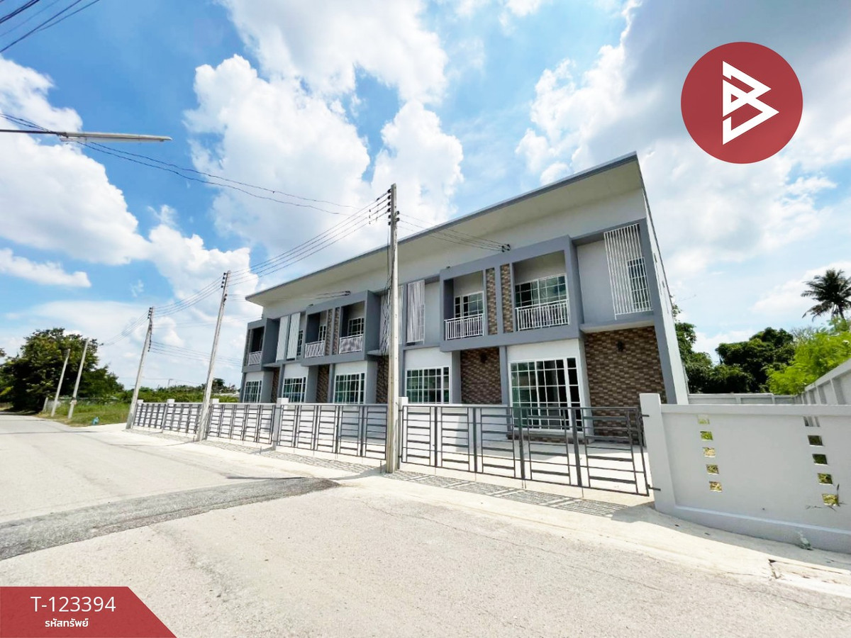 2-story townhouse for sale, 7 units, Phet Village 19, Nakhon Pathom, ready to move in. Loading...