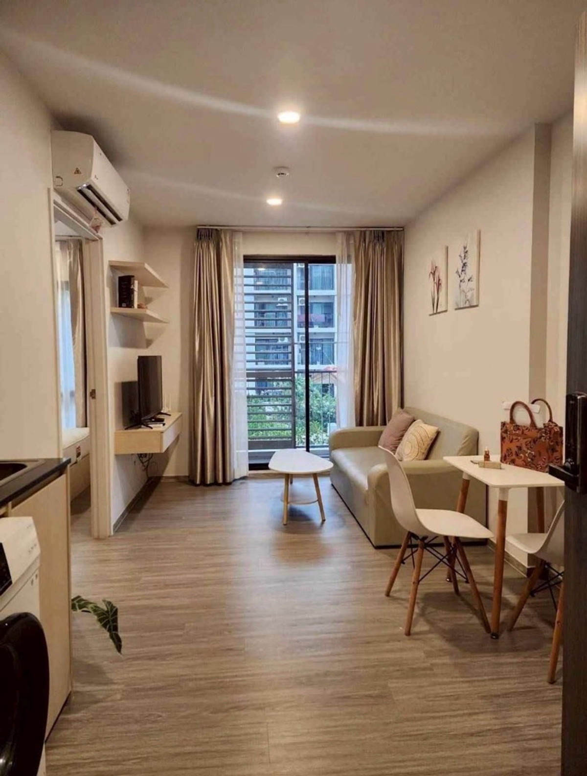 Condo for sale Douche Lasalle BTS-Bearing Bangna Free‼️ Electrical appliances Fully furnished Loading...