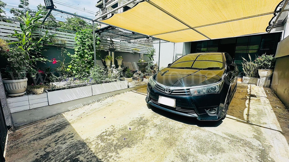 ทาวน์โฮม 3 ชั้น 45 ตร.วา ซอยรามคำแหง 65 (ลาดพร้าว 122 มหาดไทย) พร้อมอยู่ Loading...