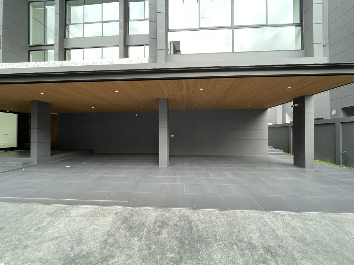 ขายบ้านเลียบทางด่วนรามอินทรา :  ขายบ้านเดี่ยวหรู Azure – CIRA Residences “The Pinnacle of Timeless Luxury Living บน ทำเลทองเลียบด่วน เอกมัย-รามอินทรา”สัมผัสชีวิตเหนือระดับกับ “ Azure” บ้านเดี่ยว 3.5 ชั้น ภายใต้แนวคิด “Resonate Life-Utmost”