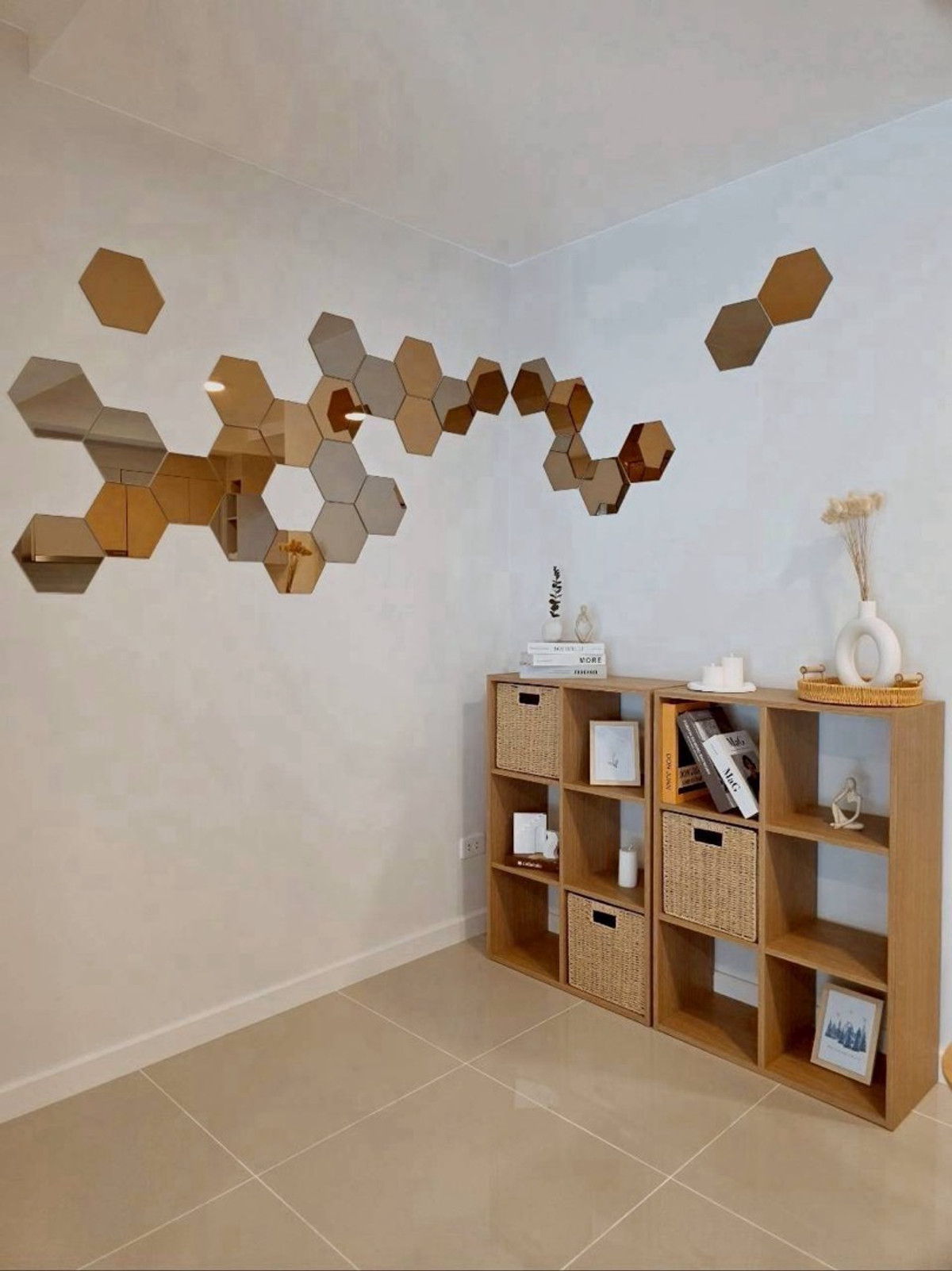 ให้เช่าทาวน์โฮมอ่อนนุช อุดมสุข : ให้เช่า Town Home 3 ชั้น  2 ห้องนอน 3 ห้องน้ำ 1 ห้องอเนกประสงค์ ห้องกว้าง สวย เฟอร์ครบ เครื่องใช้ไฟฟ้าครบ เลี้ยงสัตว์ได้ พร้อมเข้าอยู่ได้เลย