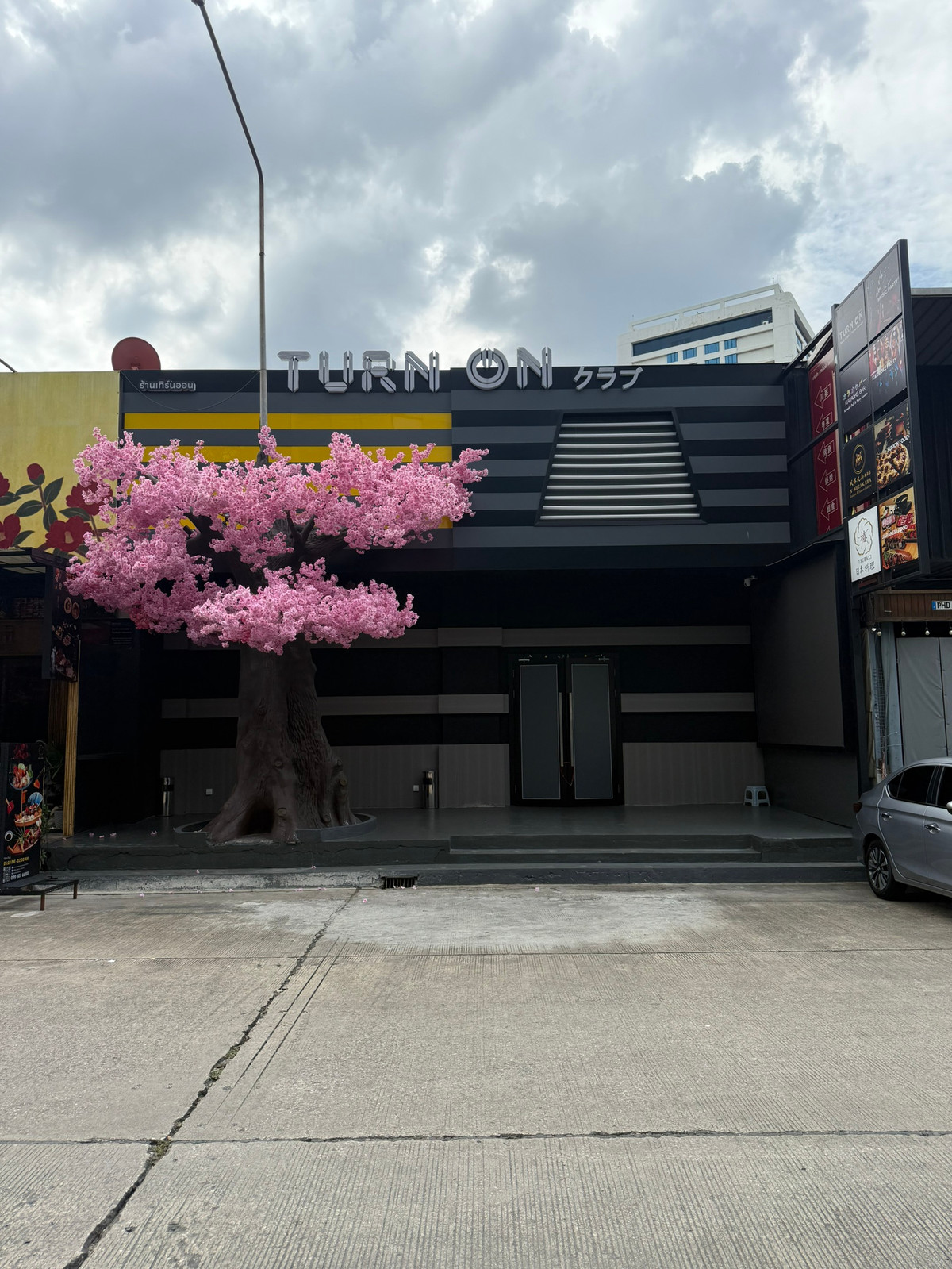 For LeaseholdRetail SpaceRama9, Petchburi, RCA : Urgent sale! Turn On Club — RCA area 🎧 Newly opened shop, ready for business immediately.