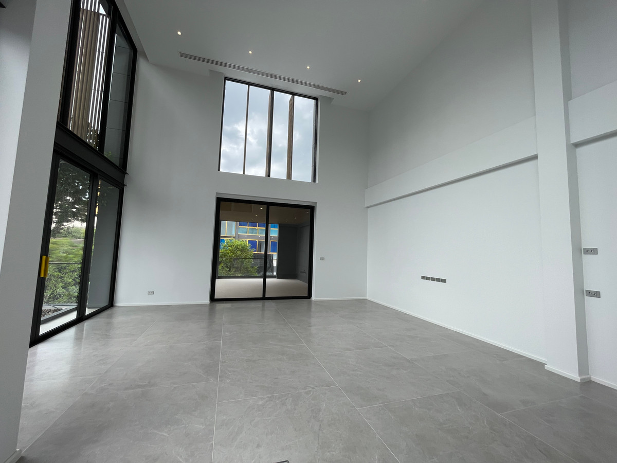 ขายบ้านเลียบทางด่วนรามอินทรา :  ขายบ้านเดี่ยวหรู Azure – CIRA Residences “The Pinnacle of Timeless Luxury Living บน ทำเลทองเลียบด่วน เอกมัย-รามอินทรา”สัมผัสชีวิตเหนือระดับกับ “ Azure” บ้านเดี่ยว 3.5 ชั้น ภายใต้แนวคิด “Resonate Life-Utmost”