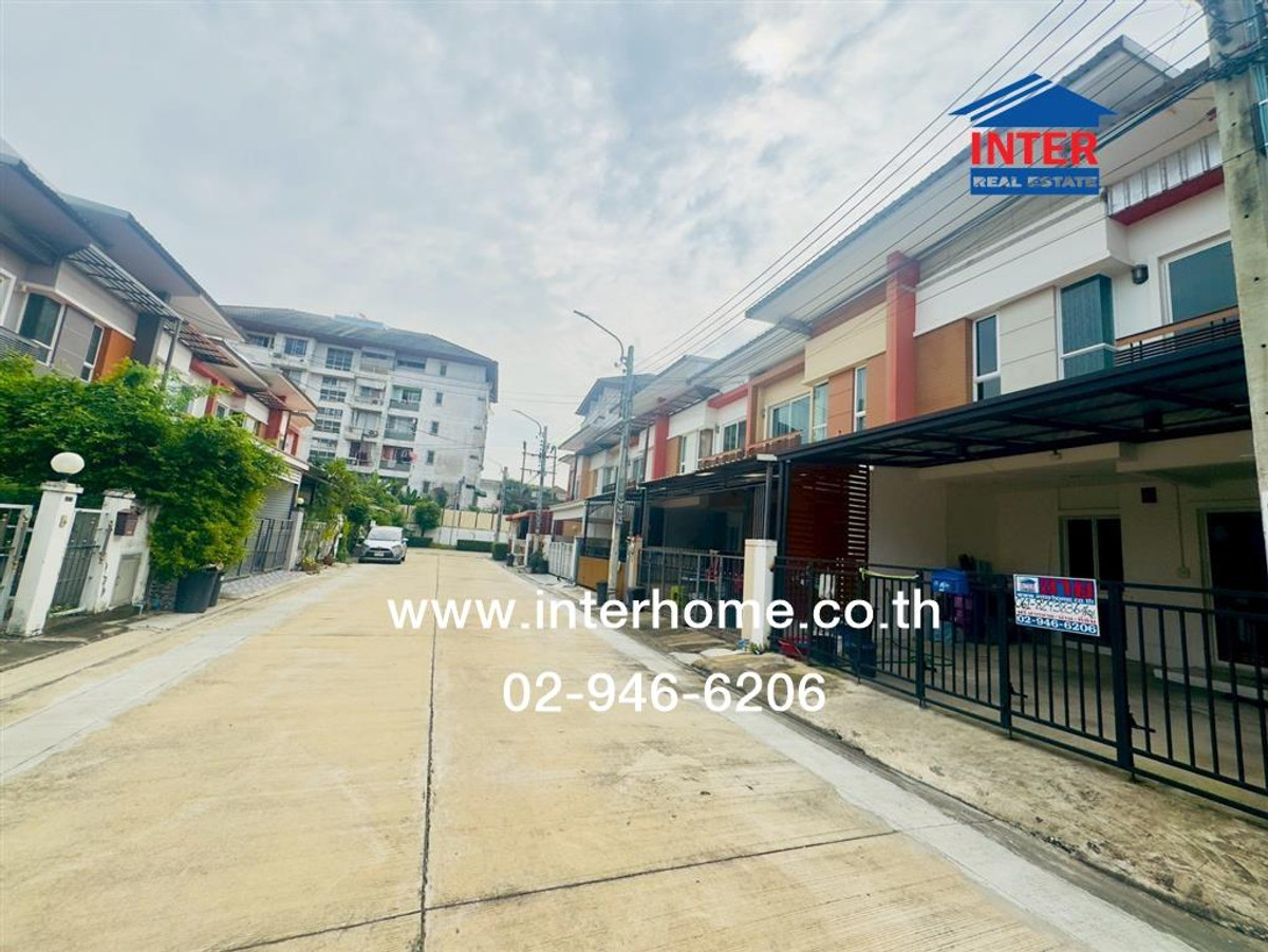 ทาวน์เฮ้าส์ 2 ชั้น 20 ตร.ว. หมู่บ้านชวนชื่น เพชรเกษม81 ซอยเพชรเกษม81 ถนนเพชรเกษม ถนนมาเจริญ ถนนพุทธมณฑลสาย4 เขตหนองแขม กรุงเทพมหานคร Loading...