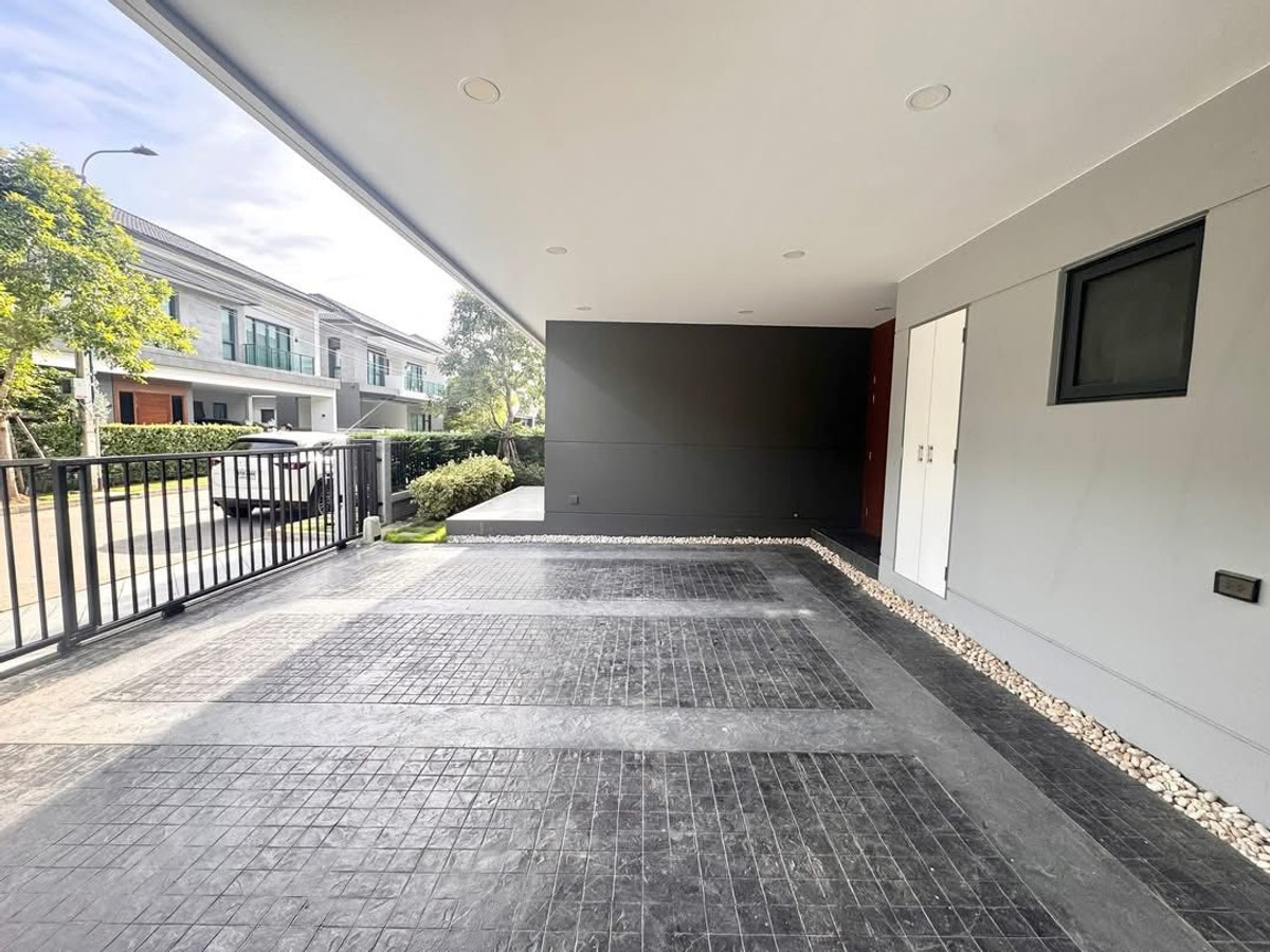 For Rent The City Bangna km7 Size 4 Bed 5 Bath 285 sq.m Dbh-9-R115 Loading...