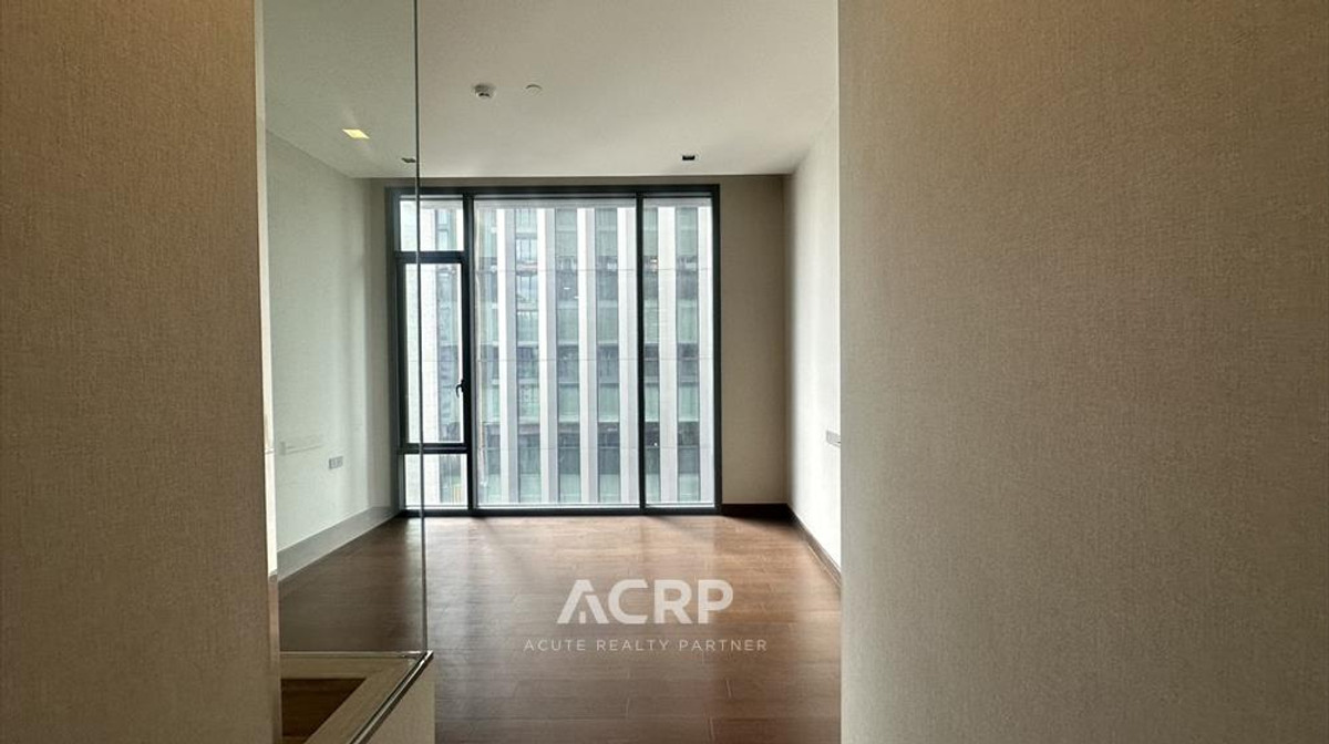 2-Bedroom Condo for Sale Q 1 near BTS Nana Loading...