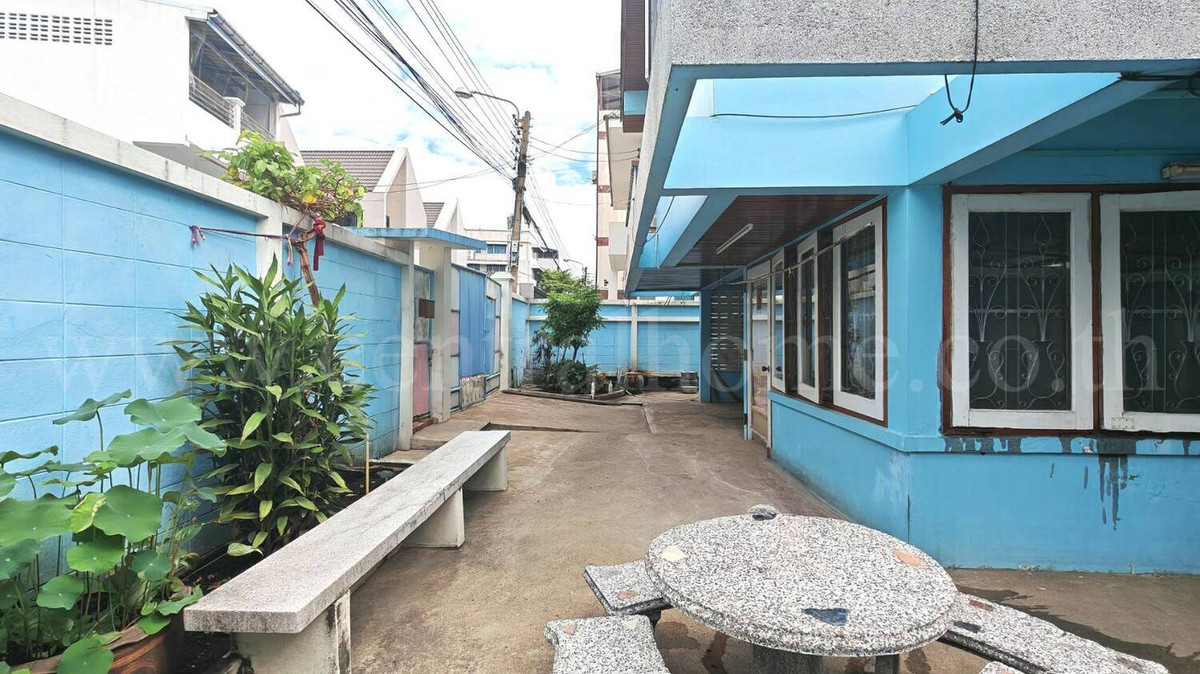 2-story detached house, 54 sq m, Chok Chai 4 Soi 14, very cheap price. Loading...