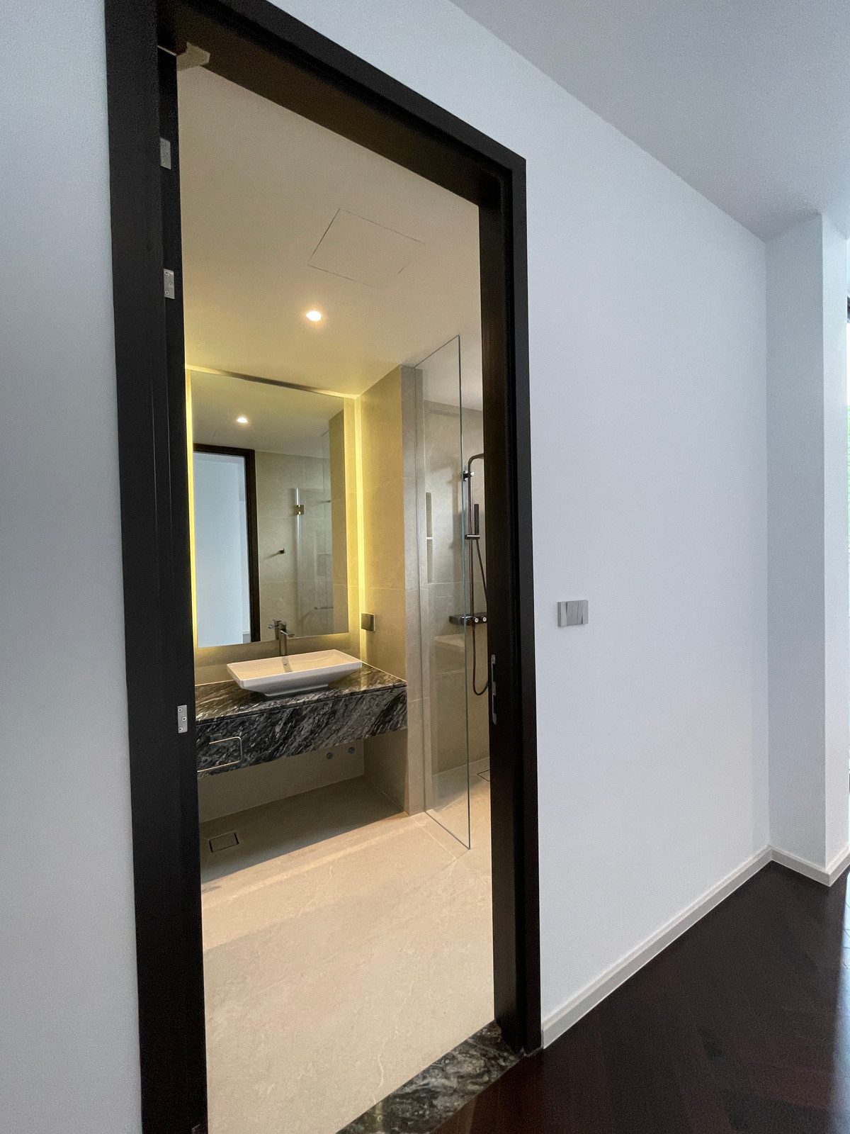 ขายบ้านเลียบทางด่วนรามอินทรา :  ขายบ้านเดี่ยวหรู Azure – CIRA Residences “The Pinnacle of Timeless Luxury Living บน ทำเลทองเลียบด่วน เอกมัย-รามอินทรา”สัมผัสชีวิตเหนือระดับกับ “ Azure” บ้านเดี่ยว 3.5 ชั้น ภายใต้แนวคิด “Resonate Life-Utmost”