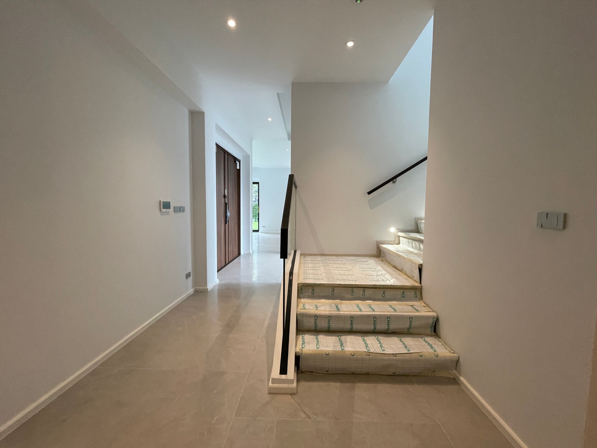 ขายบ้านเลียบทางด่วนรามอินทรา :  ขายบ้านเดี่ยวหรู Azure – CIRA Residences “The Pinnacle of Timeless Luxury Living บน ทำเลทองเลียบด่วน เอกมัย-รามอินทรา”สัมผัสชีวิตเหนือระดับกับ “ Azure” บ้านเดี่ยว 3.5 ชั้น ภายใต้แนวคิด “Resonate Life-Utmost”