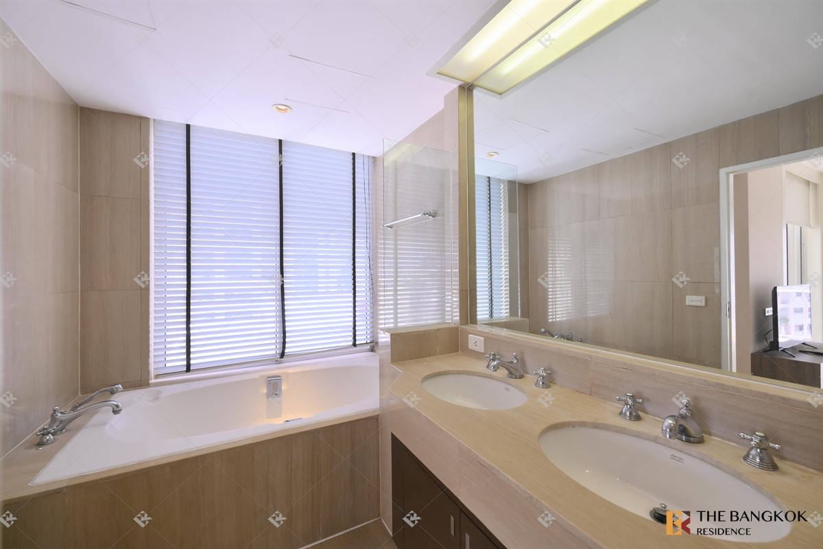 For RentCondoWitthayu, Chidlom, Langsuan, Ploenchit :   Langsuan Ville 💫 Expansive Residence Offering True Private Living 🌳 Near BTS Ratchadamri   