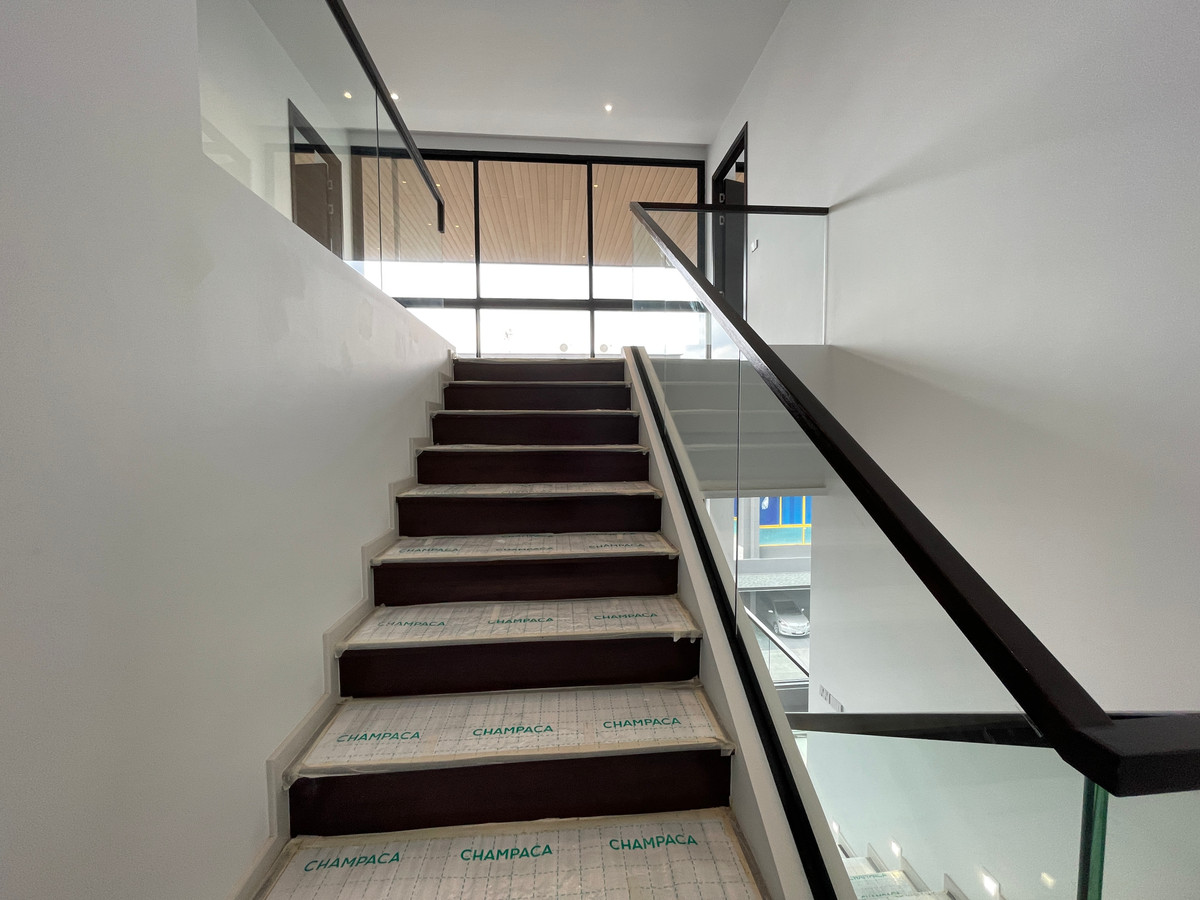 ขายบ้านเลียบทางด่วนรามอินทรา :  ขายบ้านเดี่ยวหรู Azure – CIRA Residences “The Pinnacle of Timeless Luxury Living บน ทำเลทองเลียบด่วน เอกมัย-รามอินทรา”สัมผัสชีวิตเหนือระดับกับ “ Azure” บ้านเดี่ยว 3.5 ชั้น ภายใต้แนวคิด “Resonate Life-Utmost”