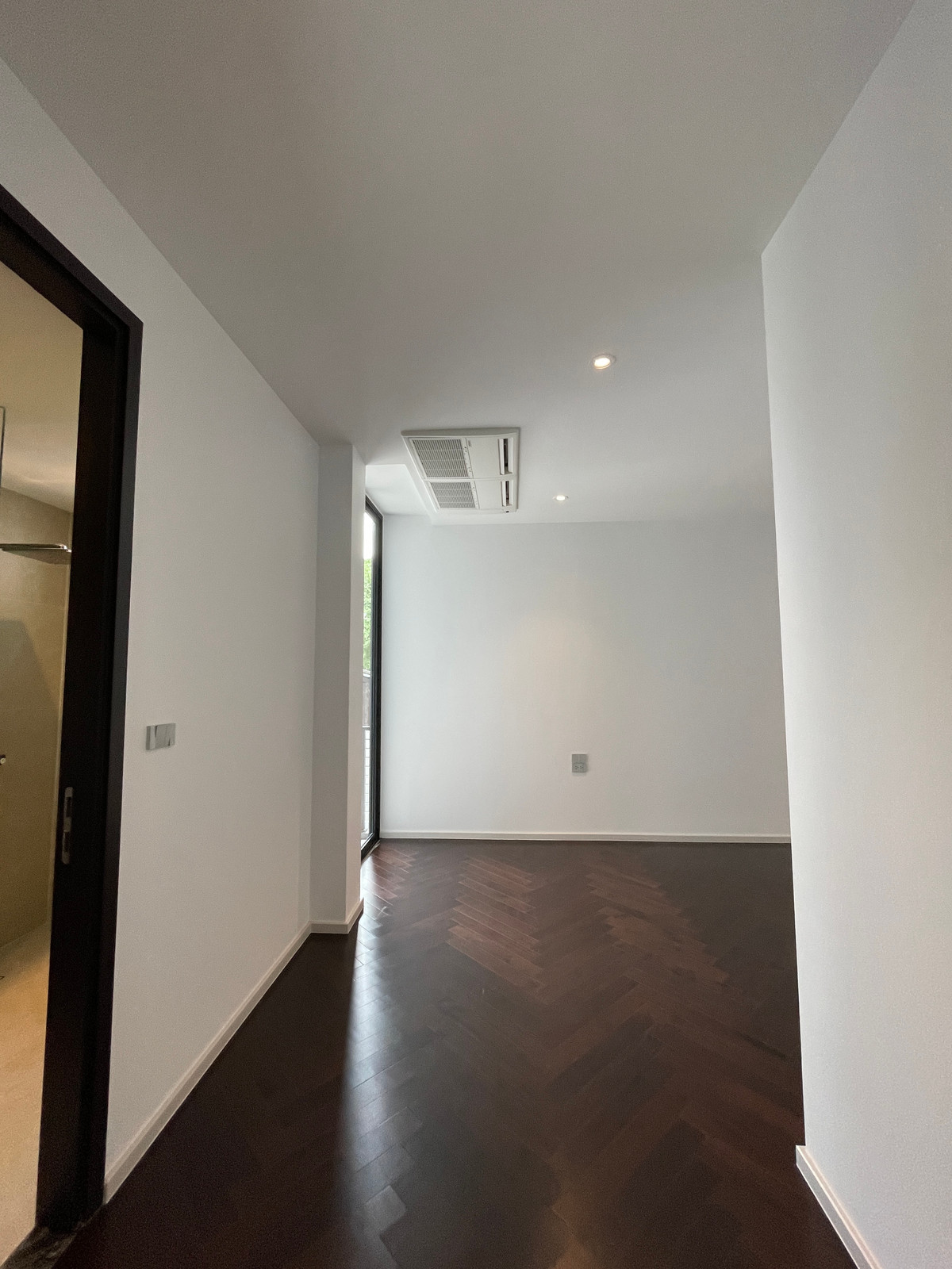 ขายบ้านเลียบทางด่วนรามอินทรา :  ขายบ้านเดี่ยวหรู Azure – CIRA Residences “The Pinnacle of Timeless Luxury Living บน ทำเลทองเลียบด่วน เอกมัย-รามอินทรา”สัมผัสชีวิตเหนือระดับกับ “ Azure” บ้านเดี่ยว 3.5 ชั้น ภายใต้แนวคิด “Resonate Life-Utmost”