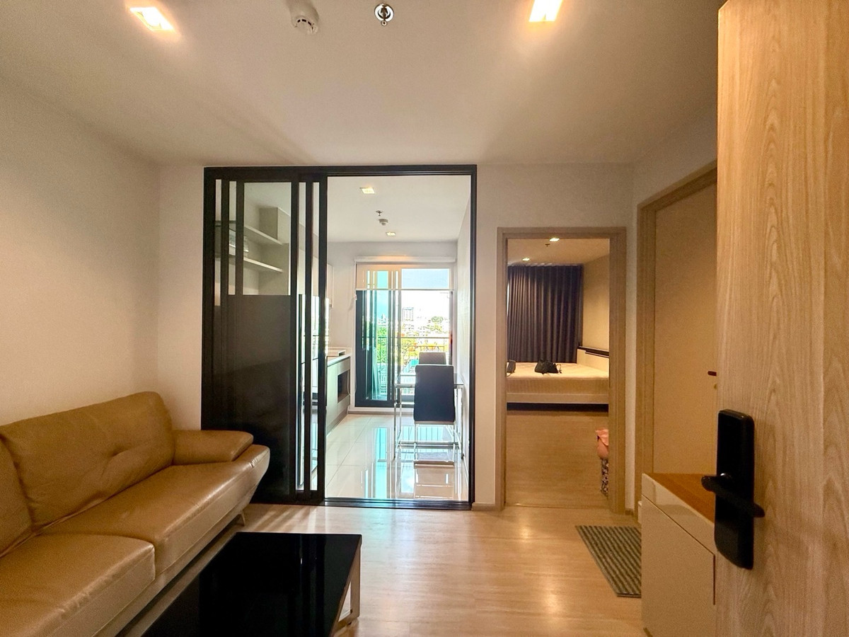 ให้เช่าคอนโดท่าพระ ตลาดพลู วุฒากาศ : ให้เช่า คอนโด Life Sathorn Sierra ตกแต่งสวย*พร้อมเข้าอยู่
(เดินทางไปสาทรใน5นาที ติดbtsตลาดพลู150ม)

***ไม่รับเอเจ่น

BTS ตลาดพลู 150 เมตร

**ห้อง1Bed ขนาด 33ตร.ม.  ค่าเช่า15,000บาท **

สัญญา1ปี
1 Bedroom 
1 Bathroom 

Digital door lock 
ส่วนกลา