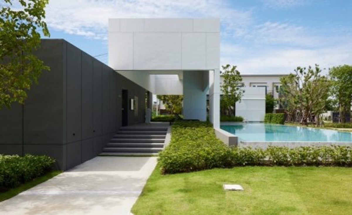 For SaleTownhomeRama5, Ratchapruek, Bangkruai : Baan Klang Muang Ratchapruek-Sathorn | Baan Klang Mueang Ratchapruek-Sathorn, corner plot, shady, private back house ** New condition, never lived in.