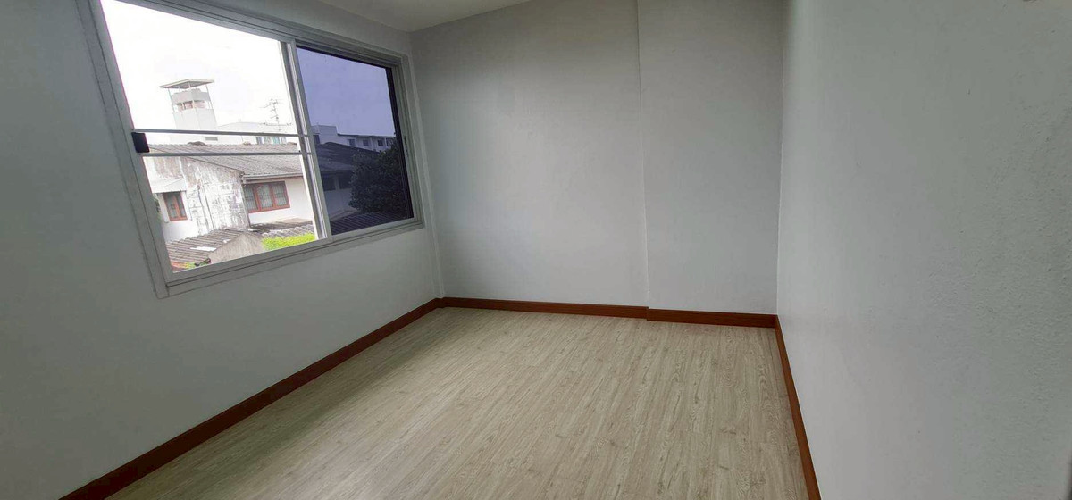 ขายทาวน์โฮมรามคำแหง หัวหมาก : 92867 - ขายบ้านทาวน์เฮ้าส์ 2 ชั้น รีโนเวทใหม่ สไตล์มินิมอล ทำเลรามคำแหง 106 หากคุณกำลังมองหาบ้านที่น่าอยู่ เรียบง่าย สไตล์มินิมอล และอยู่ในทำเลเงียบสงบแต่ยังสะดวกสบายต่อการเดินทาง บ้านหลังนี้คือคำตอบที่ใช่