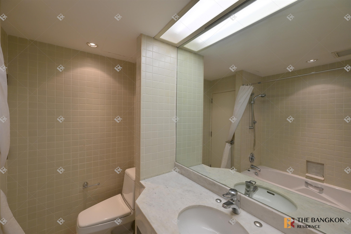 For RentCondoWitthayu, Chidlom, Langsuan, Ploenchit :   Langsuan Ville 💫 Expansive Residence Offering True Private Living 🌳 Near BTS Ratchadamri   