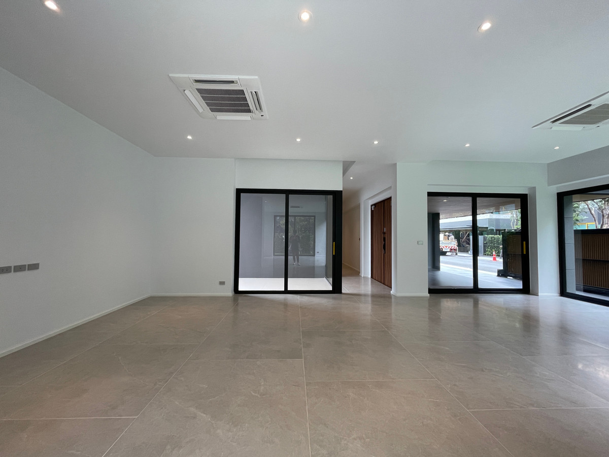 ขายบ้านเลียบทางด่วนรามอินทรา :  ขายบ้านเดี่ยวหรู Azure – CIRA Residences “The Pinnacle of Timeless Luxury Living บน ทำเลทองเลียบด่วน เอกมัย-รามอินทรา”สัมผัสชีวิตเหนือระดับกับ “ Azure” บ้านเดี่ยว 3.5 ชั้น ภายใต้แนวคิด “Resonate Life-Utmost”