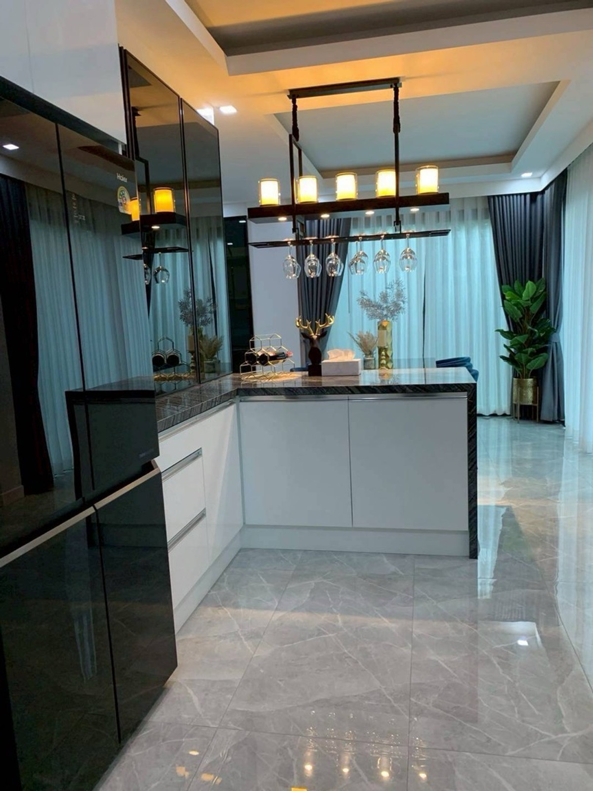 ขายบ้านพัทยา บางแสน ชลบุรี สัตหีบ : ขายบ้านเดี่ยวสุดหรู โครงการ Viewpoint village ขนาด 82.2 ตร.ว. พื้นที่ใช้สอย 240 ตร.ม. 5 ห้องนอน 5 ห้องน้ำ บิ้วอินทั้งหลัง มีสระว่ายน้ำในตัว ราคาพิเศษ 16,900,000 บาท