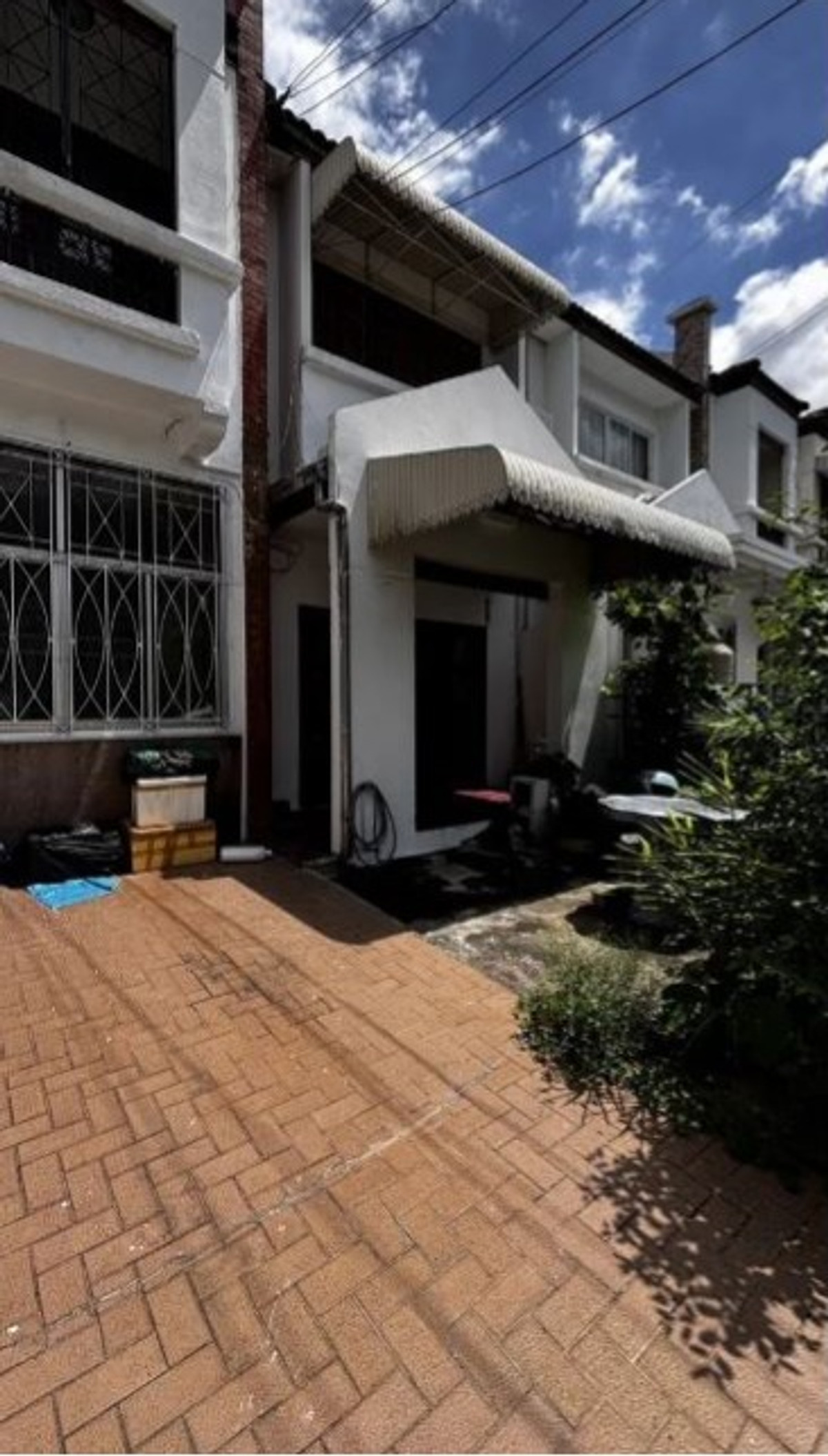 ขายทาวน์เฮ้าส์2ชั้น หมู่บ้านรัตนาวลัย ใกล้สนามบินดอนเมือง พร้อมเข้าอยู่ได้ทันที Loading...