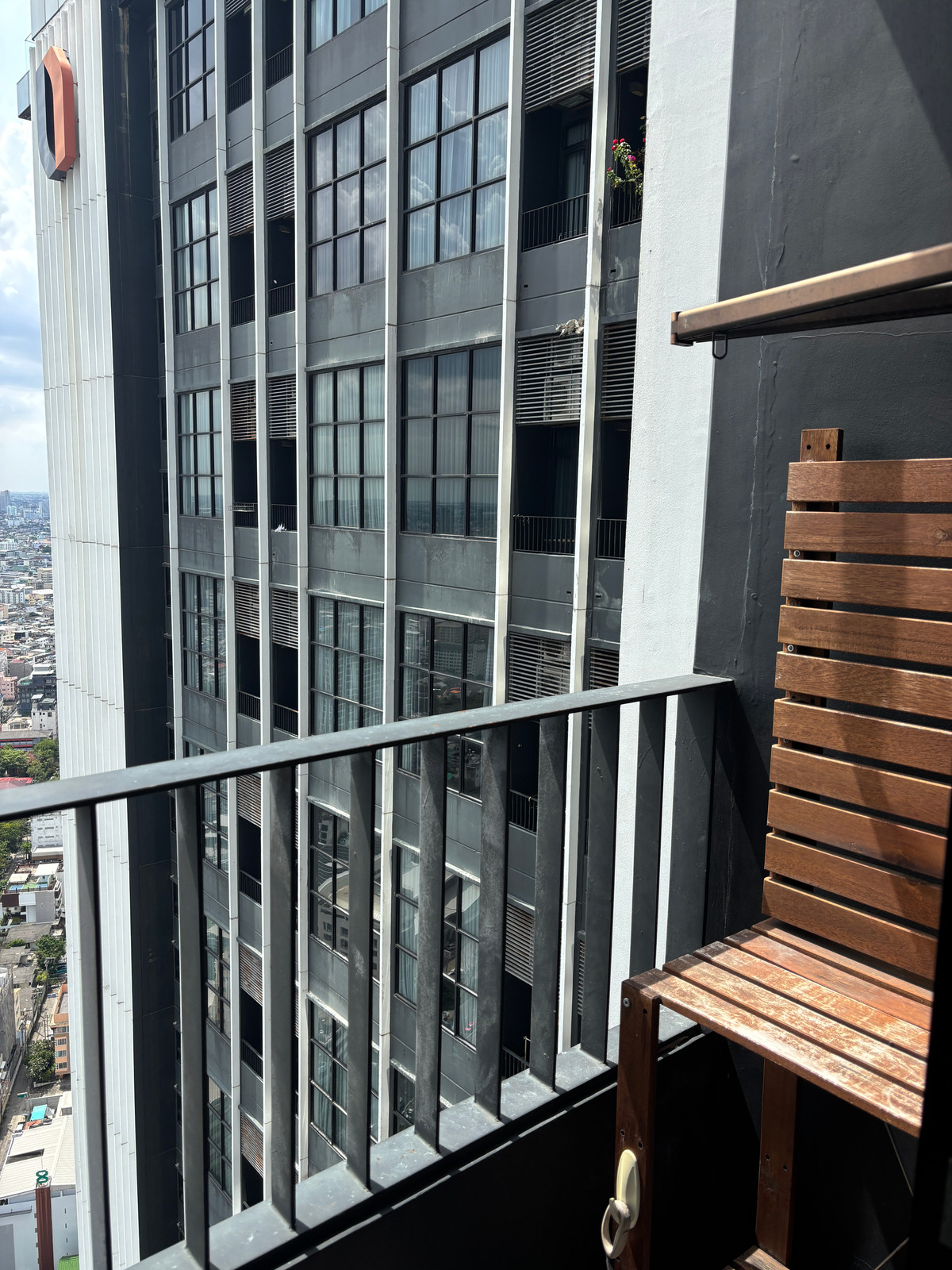 Two-story room, separated from the second floor, has a work zone, dishwasher, oven, and balcony with plants. Washing machine/dryer Loading...