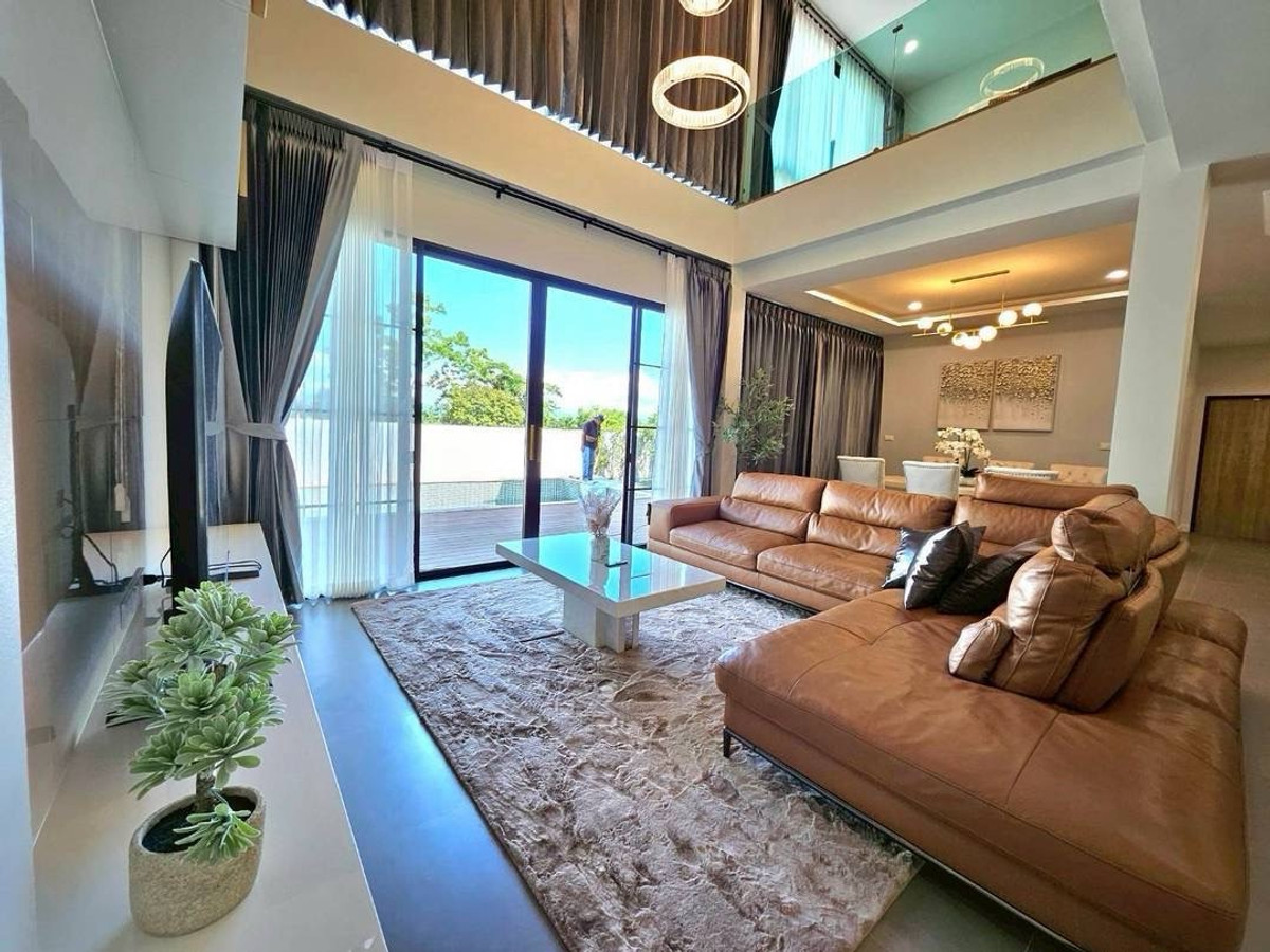 พูลวิลล่าหลังใหญ่ สไตล์โมเดิร์น เงียบสงบ เหมาะพักผ่อน โซนดอยสะเก็ด เชียงใหม่ Loading...