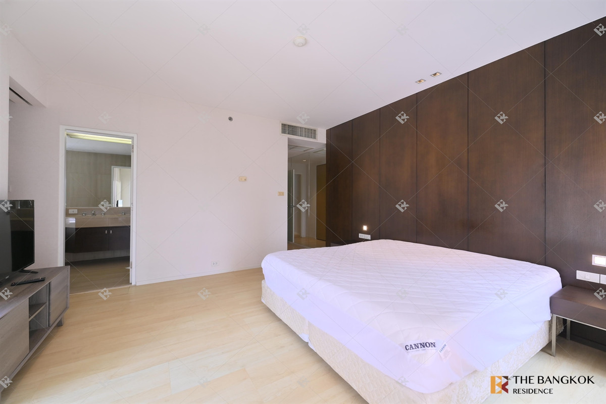 For RentCondoWitthayu, Chidlom, Langsuan, Ploenchit :   Langsuan Ville 💫 Expansive Residence Offering True Private Living 🌳 Near BTS Ratchadamri   