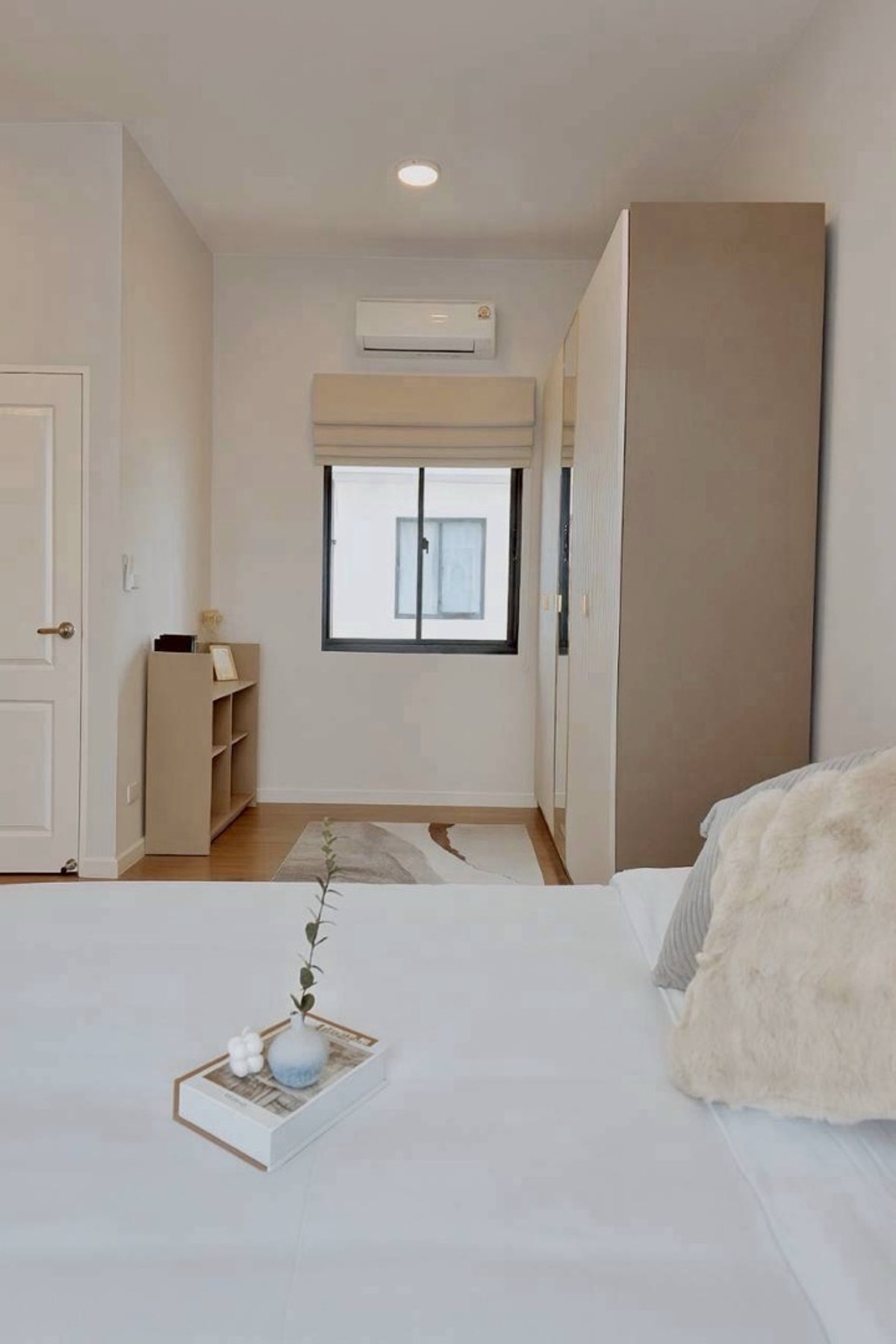 ให้เช่าทาวน์โฮมอ่อนนุช อุดมสุข : ให้เช่า Town Home 3 ชั้น  2 ห้องนอน 3 ห้องน้ำ 1 ห้องอเนกประสงค์ ห้องกว้าง สวย เฟอร์ครบ เครื่องใช้ไฟฟ้าครบ เลี้ยงสัตว์ได้ พร้อมเข้าอยู่ได้เลย