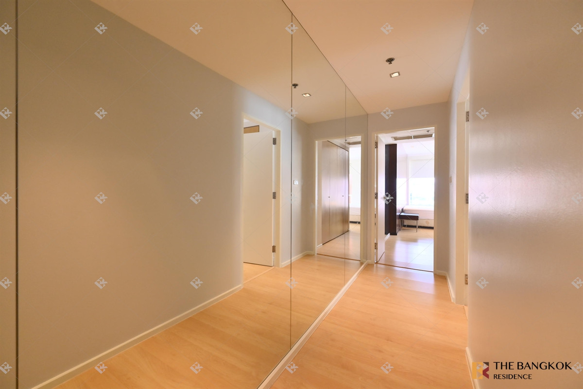 For RentCondoWitthayu, Chidlom, Langsuan, Ploenchit :   Langsuan Ville 💫 Expansive Residence Offering True Private Living 🌳 Near BTS Ratchadamri   