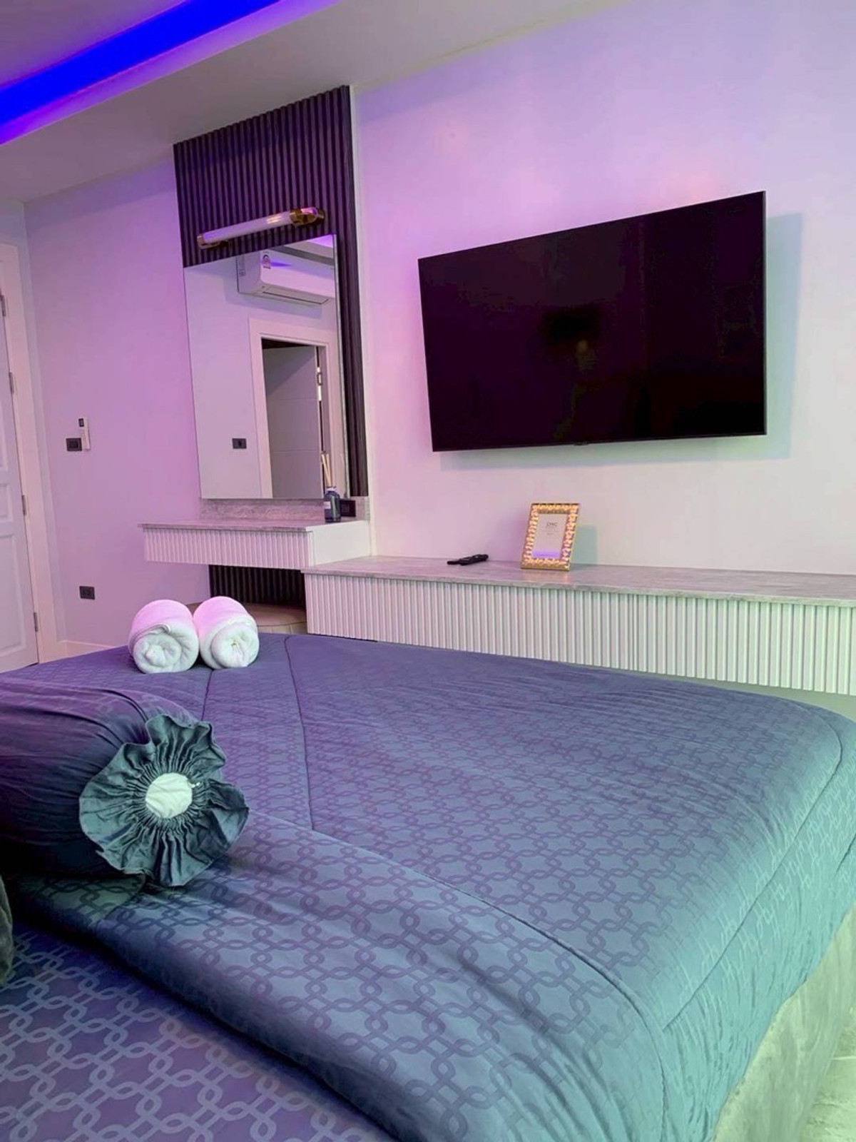 ขายบ้านพัทยา บางแสน ชลบุรี สัตหีบ : ขายบ้านเดี่ยวสุดหรู โครงการ Viewpoint village ขนาด 82.2 ตร.ว. พื้นที่ใช้สอย 240 ตร.ม. 5 ห้องนอน 5 ห้องน้ำ บิ้วอินทั้งหลัง มีสระว่ายน้ำในตัว ราคาพิเศษ 16,900,000 บาท