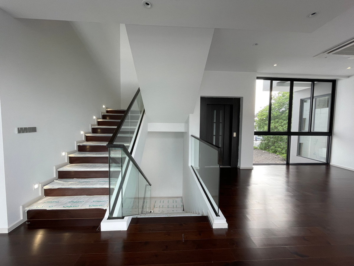 ขายบ้านเลียบทางด่วนรามอินทรา :  ขายบ้านเดี่ยวหรู Azure – CIRA Residences “The Pinnacle of Timeless Luxury Living บน ทำเลทองเลียบด่วน เอกมัย-รามอินทรา”สัมผัสชีวิตเหนือระดับกับ “ Azure” บ้านเดี่ยว 3.5 ชั้น ภายใต้แนวคิด “Resonate Life-Utmost”