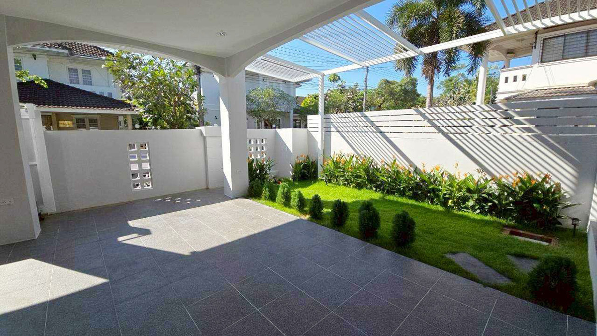 Beautiful house in the project For rent 30,000 baht per month, close to Meechok Plaza, only 5 minutes, No.5H612. Loading...