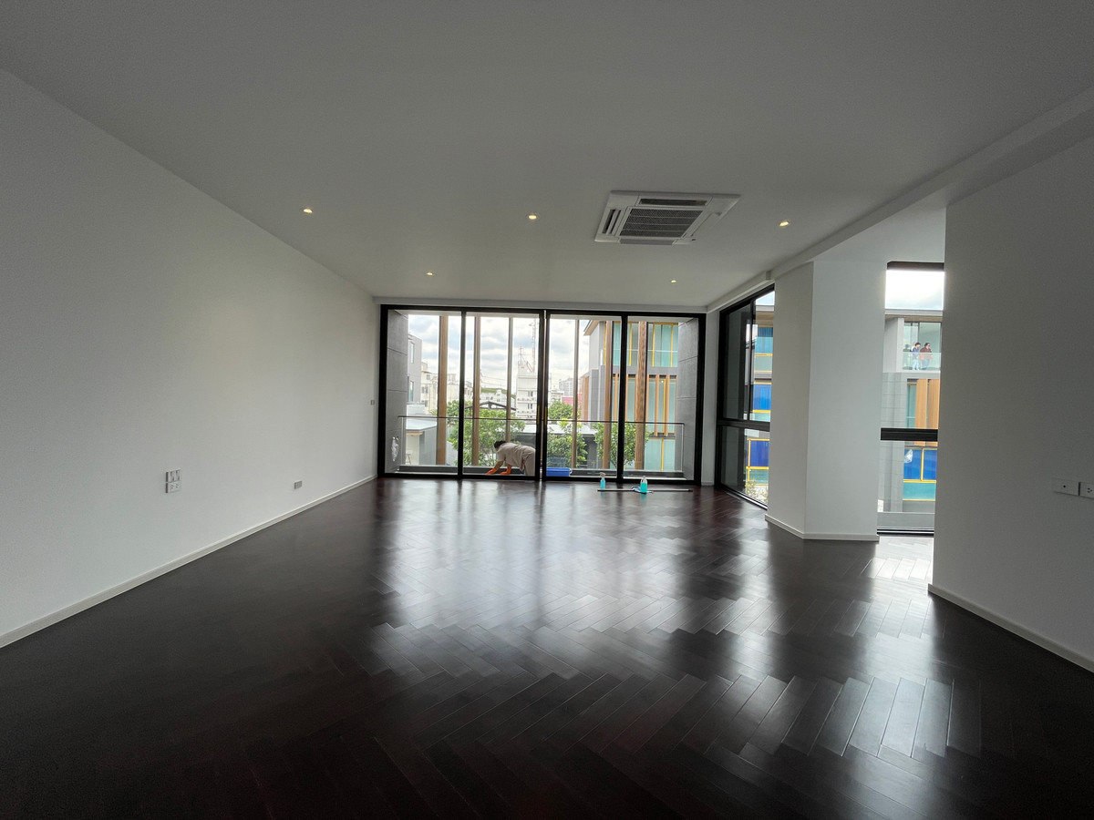 ขายบ้านเลียบทางด่วนรามอินทรา :  ขายบ้านเดี่ยวหรู Azure – CIRA Residences “The Pinnacle of Timeless Luxury Living บน ทำเลทองเลียบด่วน เอกมัย-รามอินทรา”สัมผัสชีวิตเหนือระดับกับ “ Azure” บ้านเดี่ยว 3.5 ชั้น ภายใต้แนวคิด “Resonate Life-Utmost”