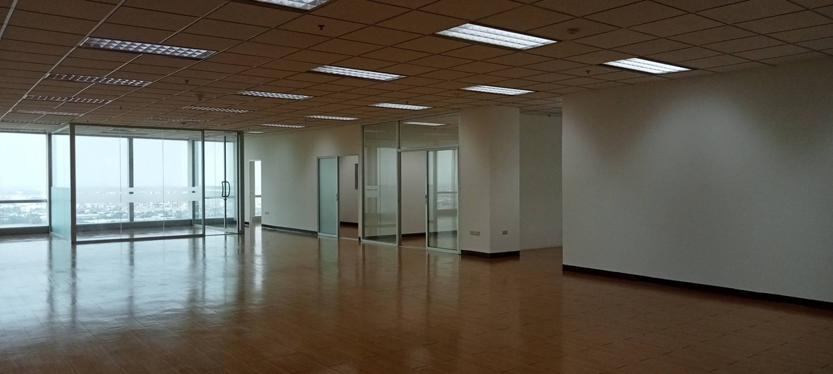 For RentOfficeChaengwatana, Muangthong : 94687 - Rare to find, office space for rent, 27th floor, premium view @ Jasmine International Building, Chaengwattana, 433 sq m. Fully Partitioned.