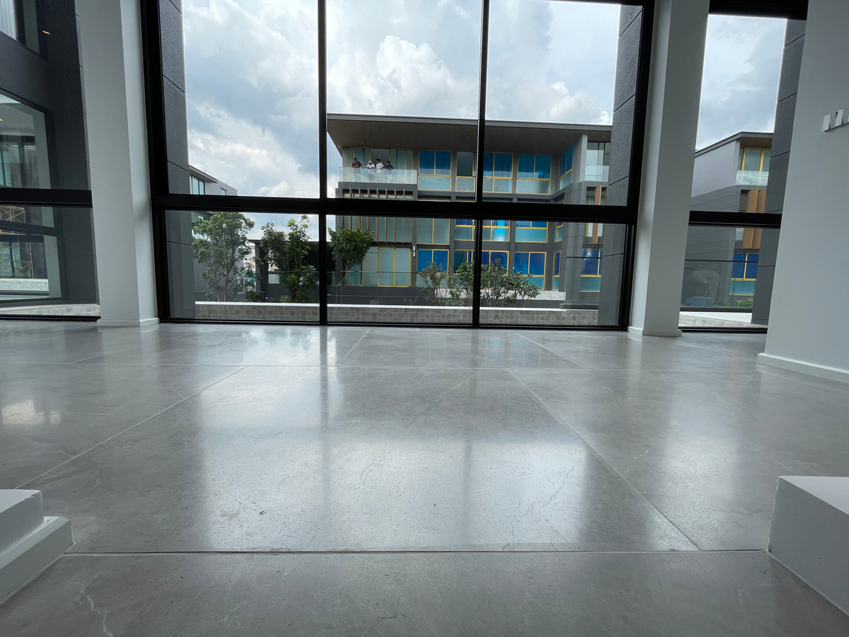 ขายบ้านเลียบทางด่วนรามอินทรา :  ขายบ้านเดี่ยวหรู Azure – CIRA Residences “The Pinnacle of Timeless Luxury Living บน ทำเลทองเลียบด่วน เอกมัย-รามอินทรา”สัมผัสชีวิตเหนือระดับกับ “ Azure” บ้านเดี่ยว 3.5 ชั้น ภายใต้แนวคิด “Resonate Life-Utmost”