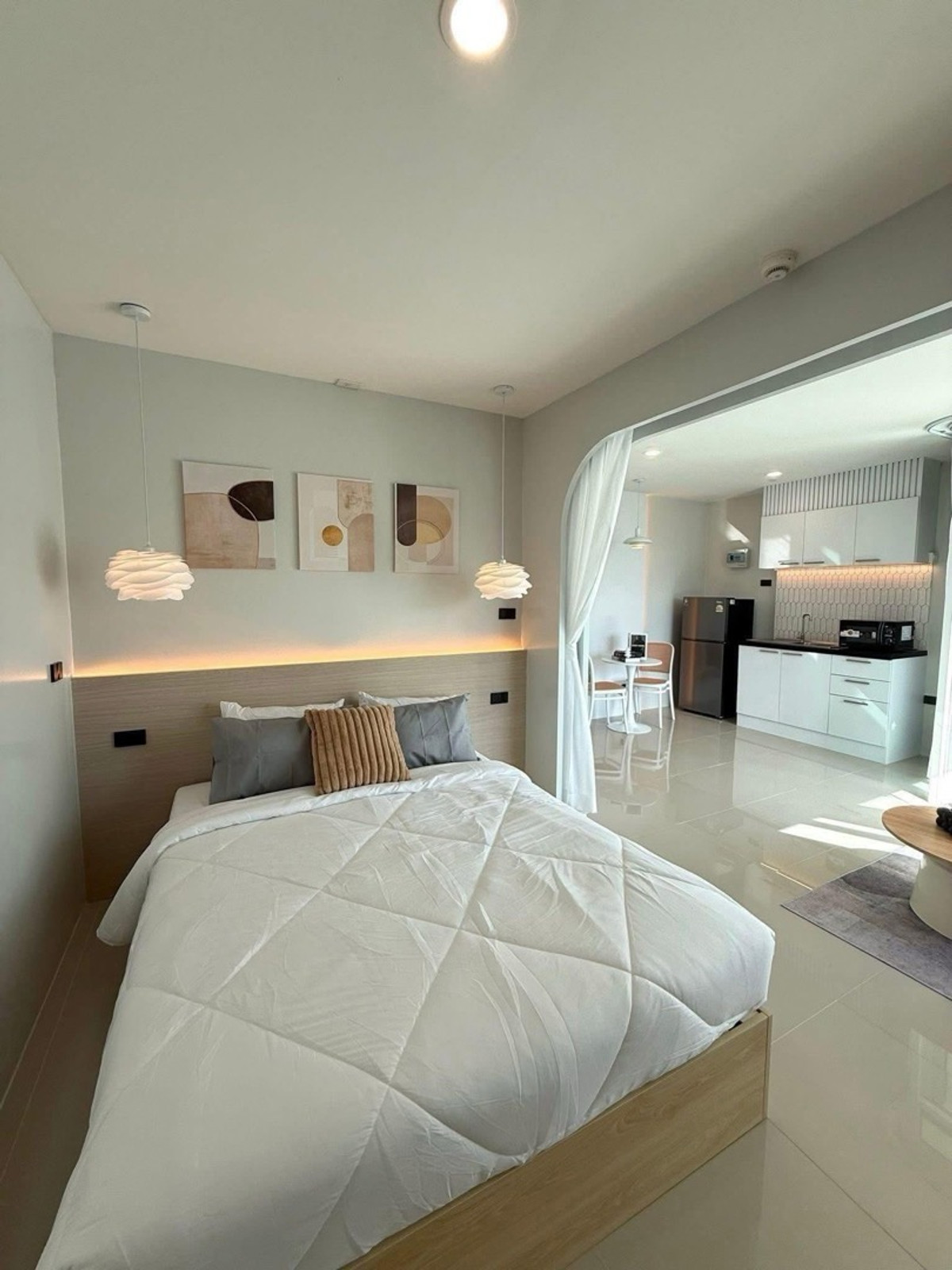 For SaleCondoPhuket : For sale Job Condominium - Ku Ku Phuket 
 
 📍 5th floor | Corner room, city view + mountain view 
 🏞️ Quiet atmosphere, cool breeze, clear view 
 
 📏 Usable area 33.8 sq m 
 💰 Price only 1,890,000 baht! 
 
 ✨ With new furniture and appliances in the whole