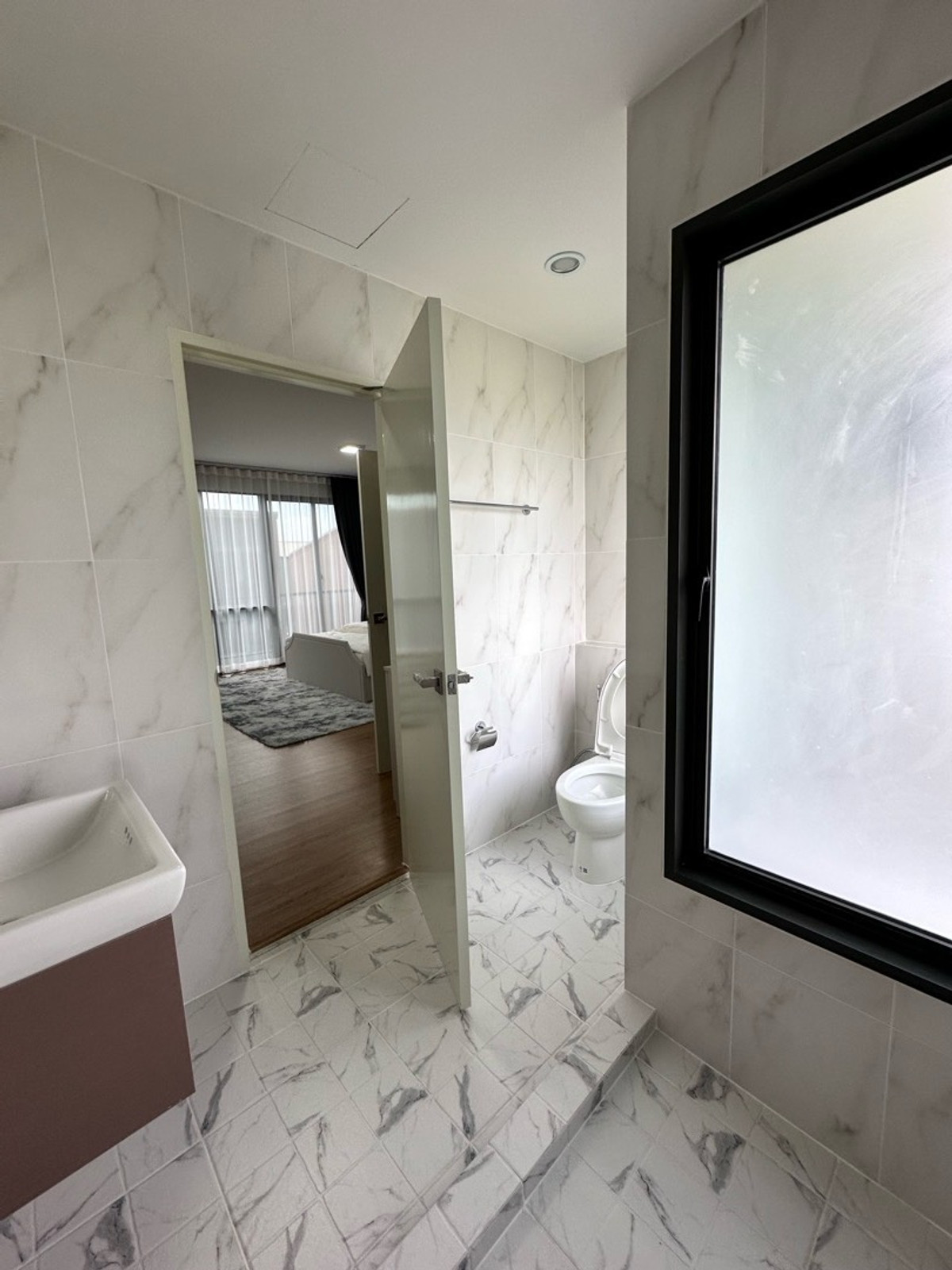 💰 เริ่มต้นลงทุนกับทำเลที่มีอนาคต โตต่อได้จริง บ้านกลางเมือง พหลโยธิน–รามอินทราเริ่มต้นเพียง 5.29 ล้านบาท Loading...