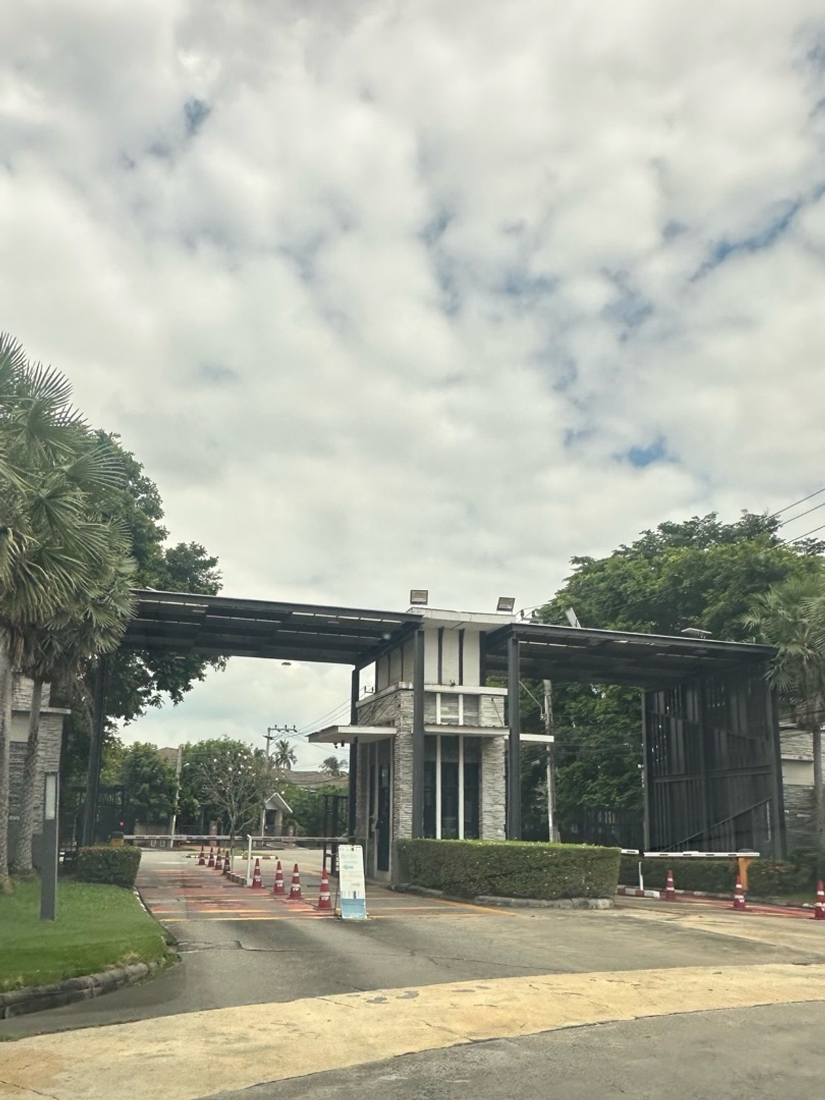 ให้เช่าบ้านเดี่ยวใกล้เดอะมอลล์บางแค Loading...