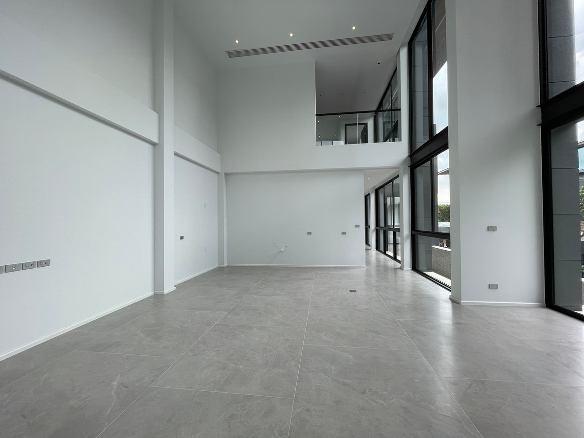 ขายบ้านเลียบทางด่วนรามอินทรา :  ขายบ้านเดี่ยวหรู Azure – CIRA Residences “The Pinnacle of Timeless Luxury Living บน ทำเลทองเลียบด่วน เอกมัย-รามอินทรา”สัมผัสชีวิตเหนือระดับกับ “ Azure” บ้านเดี่ยว 3.5 ชั้น ภายใต้แนวคิด “Resonate Life-Utmost”