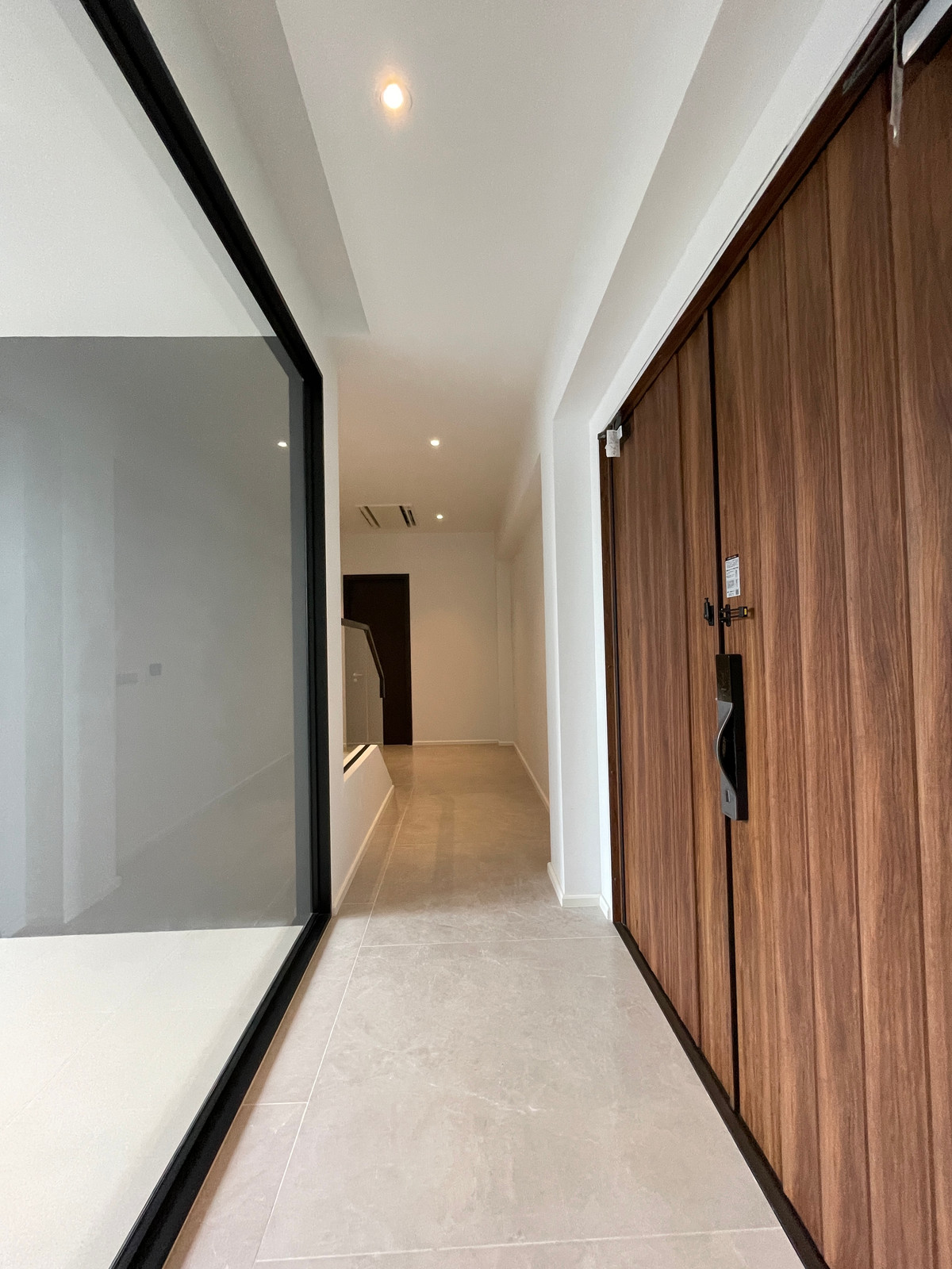 ขายบ้านเลียบทางด่วนรามอินทรา :  ขายบ้านเดี่ยวหรู Azure – CIRA Residences “The Pinnacle of Timeless Luxury Living บน ทำเลทองเลียบด่วน เอกมัย-รามอินทรา”สัมผัสชีวิตเหนือระดับกับ “ Azure” บ้านเดี่ยว 3.5 ชั้น ภายใต้แนวคิด “Resonate Life-Utmost”