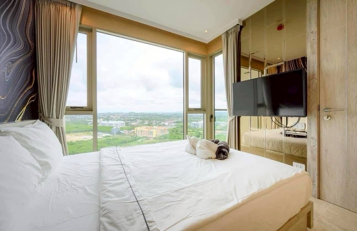 For RentCondoPattaya, Bangsaen, Chonburi : Urgent rent, luxury condo in the heart of Pattaya, Riviera Monaco Pattaya, 29th floor, open city view, size 31 sq m., fully furnished, ready to move in, price 23,000 baht.