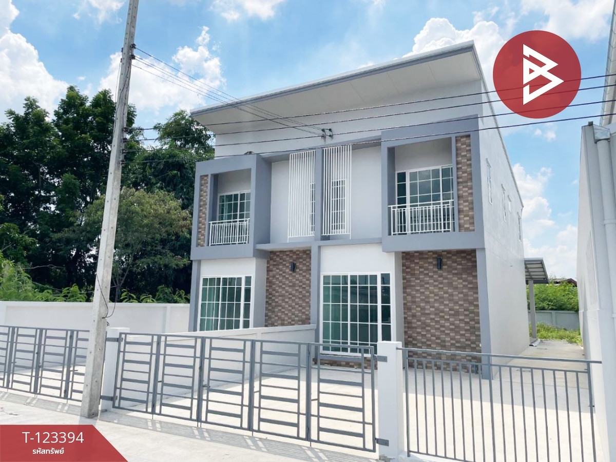 2-story townhouse for sale, 7 units, Phet Village 19, Nakhon Pathom, ready to move in. Loading...