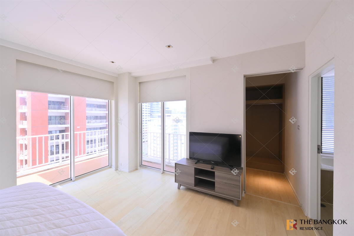 For RentCondoWitthayu, Chidlom, Langsuan, Ploenchit :   Langsuan Ville 💫 Expansive Residence Offering True Private Living 🌳 Near BTS Ratchadamri   