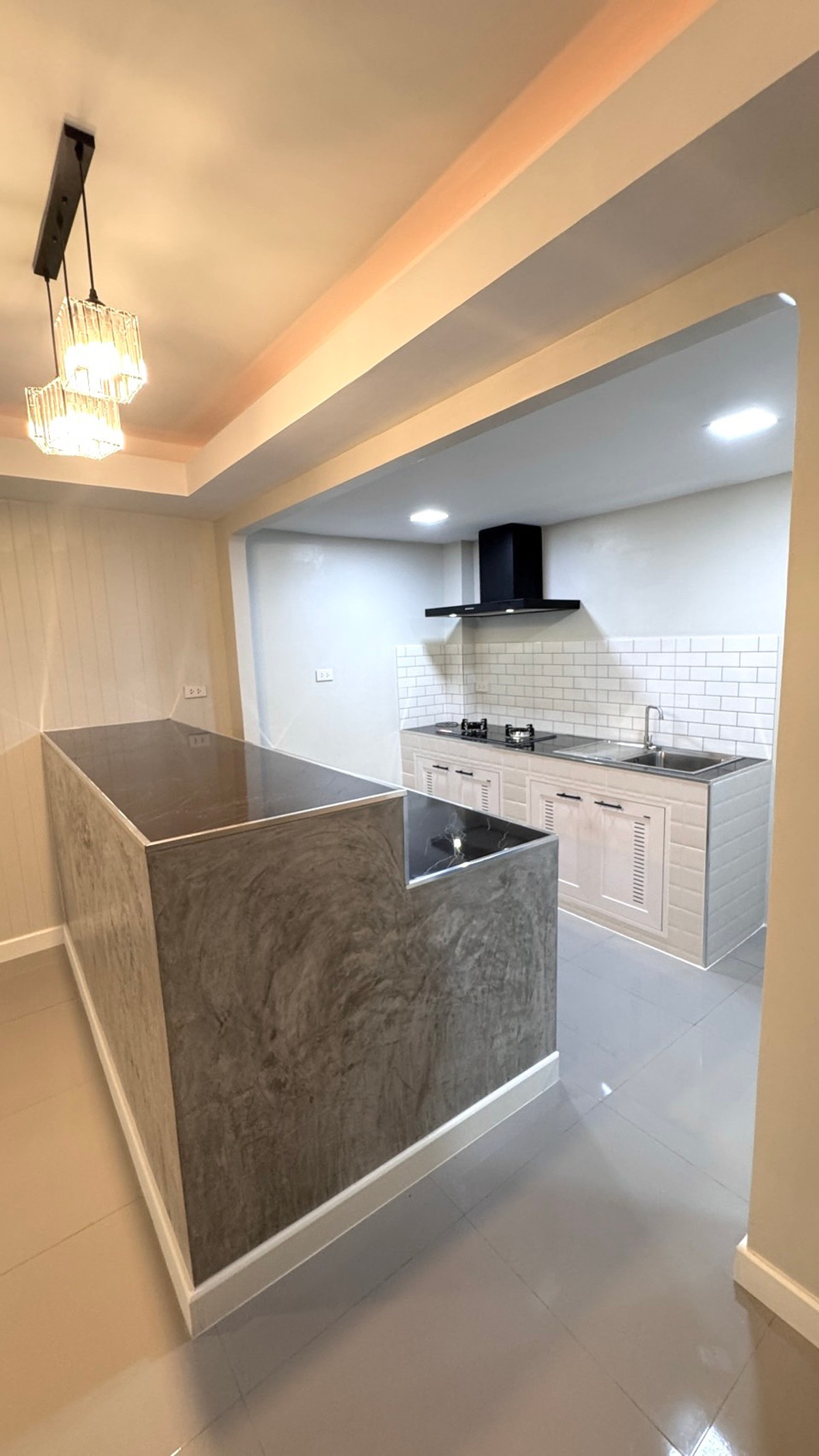 Town House ทาวน์เฮาส์ 2 ชั้น หมู่บ้านแกรนด์หัวหิน รีโนเวทใหม่ทั้งหลัง บ้านพร้อมอยู่ Loading...