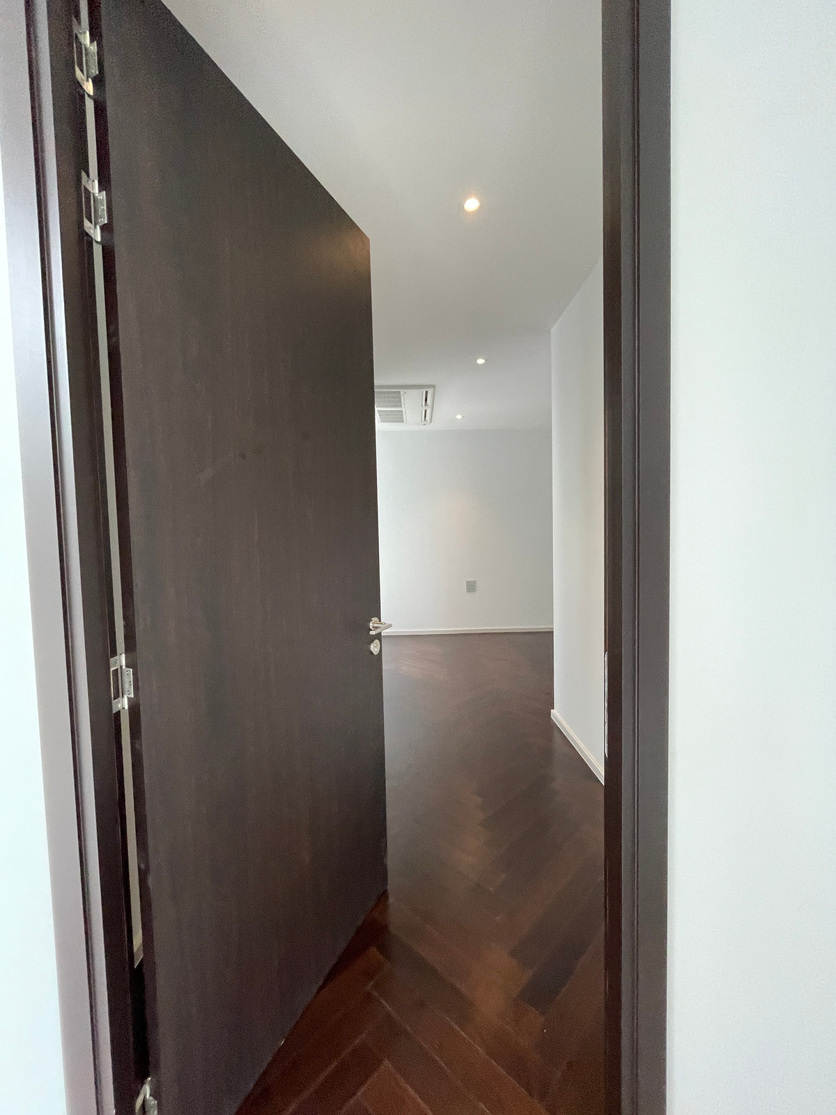 ขายบ้านเลียบทางด่วนรามอินทรา :  ขายบ้านเดี่ยวหรู Azure – CIRA Residences “The Pinnacle of Timeless Luxury Living บน ทำเลทองเลียบด่วน เอกมัย-รามอินทรา”สัมผัสชีวิตเหนือระดับกับ “ Azure” บ้านเดี่ยว 3.5 ชั้น ภายใต้แนวคิด “Resonate Life-Utmost”